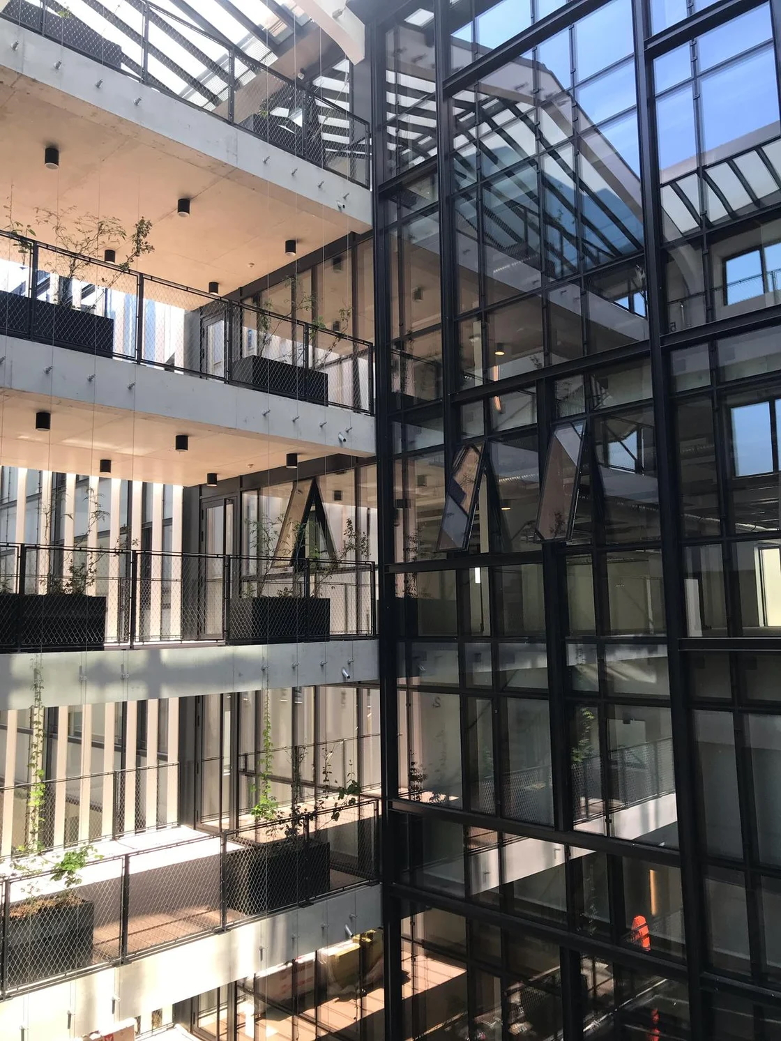 Http4e News | Paris 4e : Red Bull s’installe au 16 rue Saint-Antoine