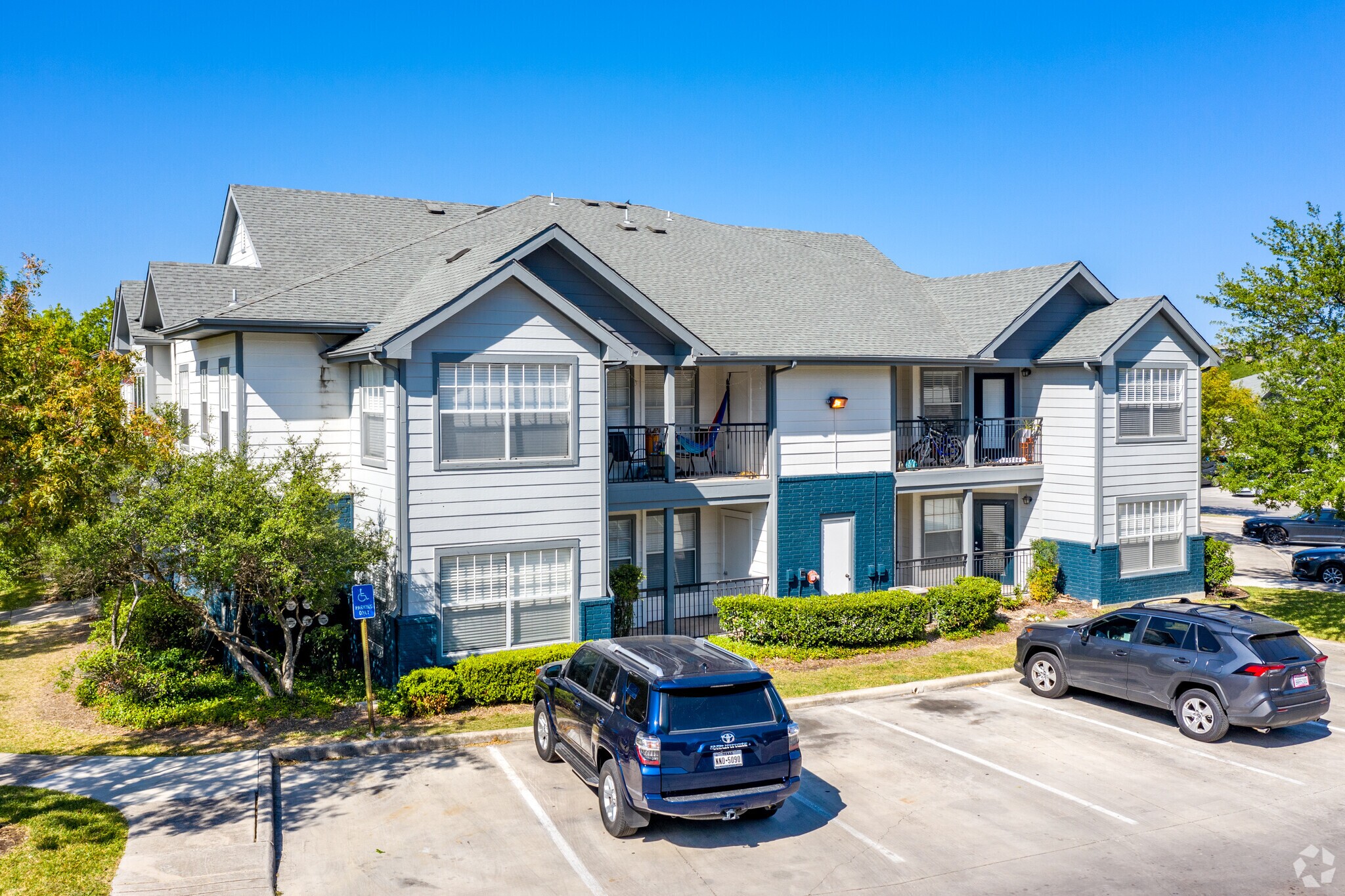 DallasBased Firm Buys San Antonio Multifamily Complex