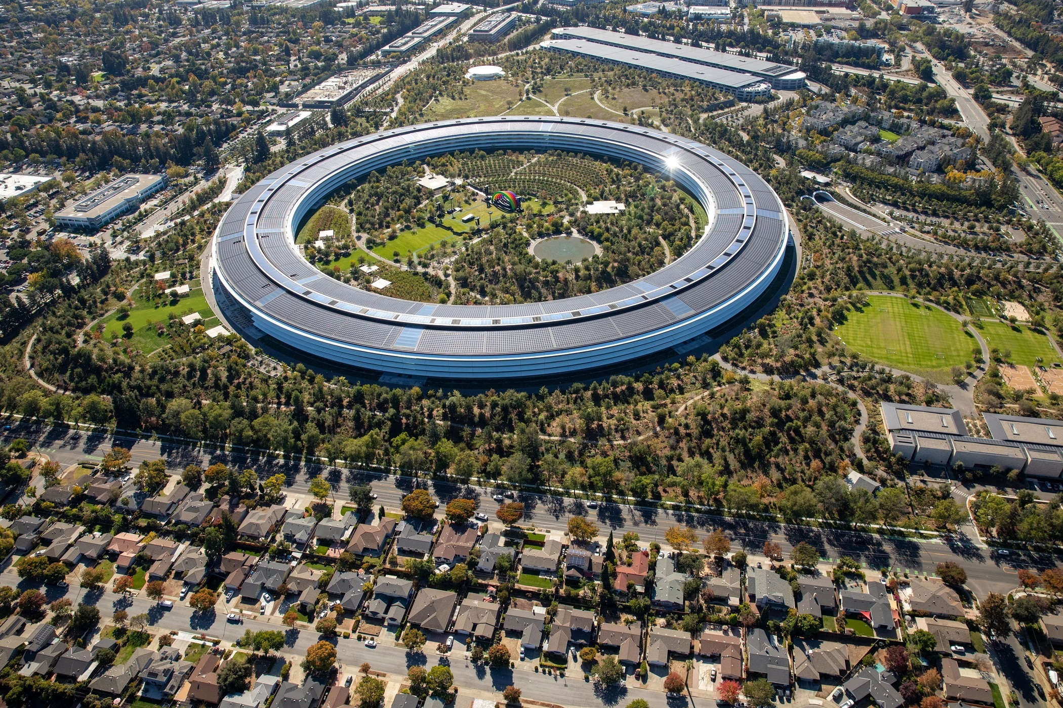 Apple Sets Return-to-Office Deadline After Years of Pandemic Delays
