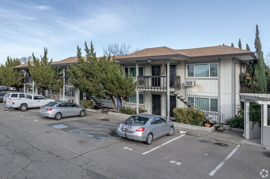 Trust Buys Garden Court Apartment Homes in Carmichael