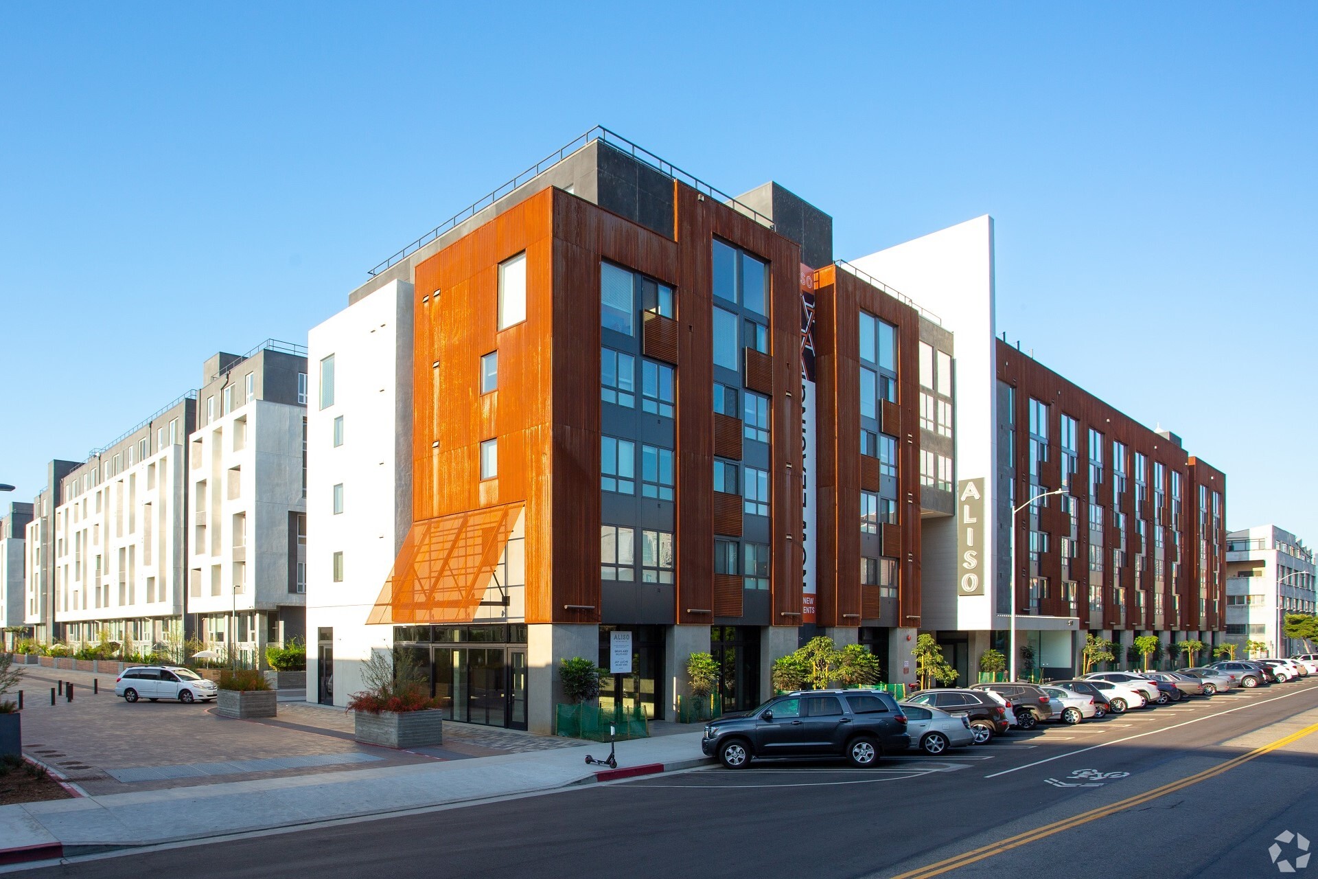 Brookfield Sells 50 Interest in Downtown LA Apartment Complex