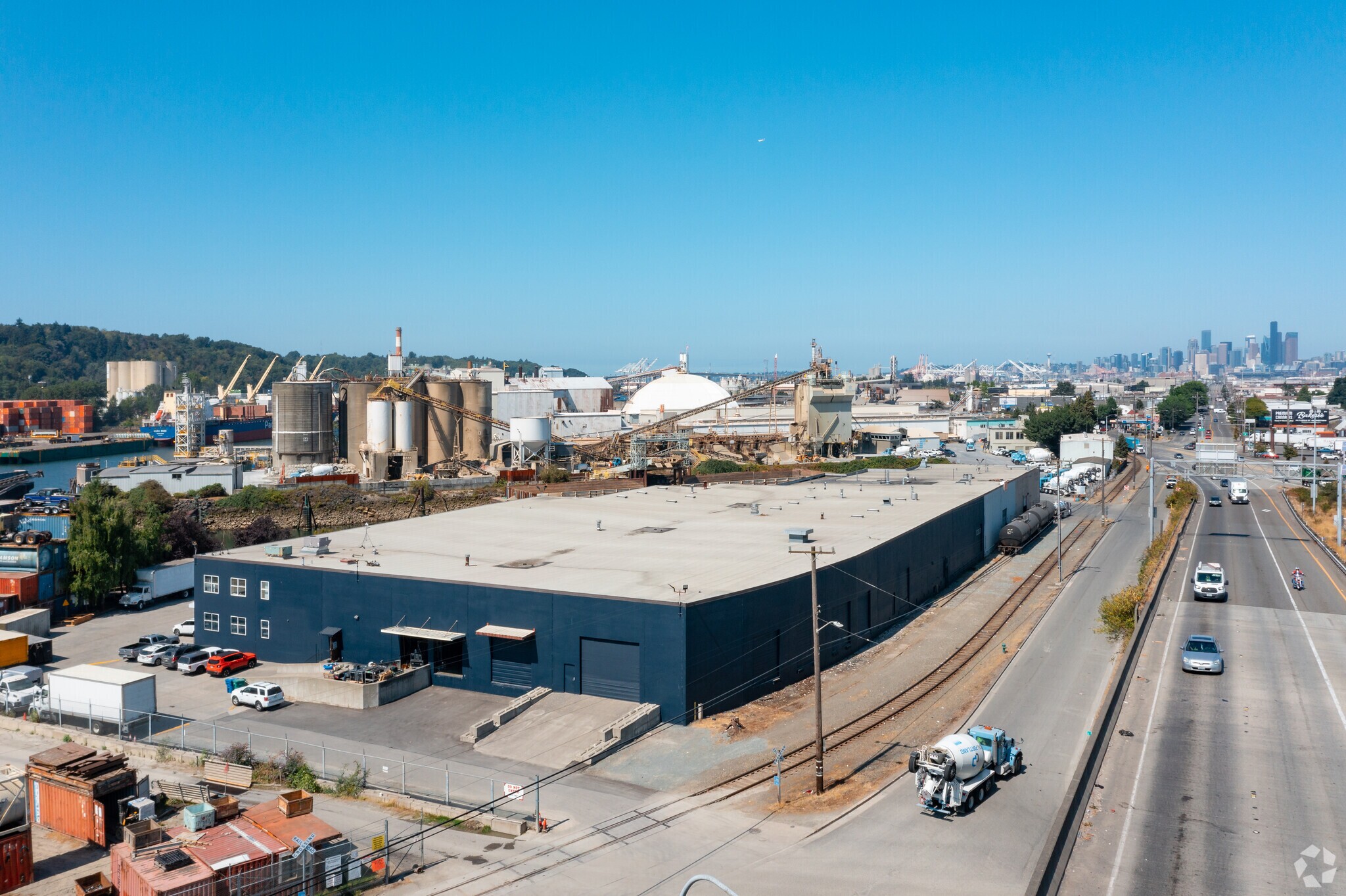 A warehouse in the industrial region south of downtown Seattle traded for about $15.5 million, nearly three times its 2018 price, showing investor confidence buoyed by tight supply. (Anthony Harle/CoStar)