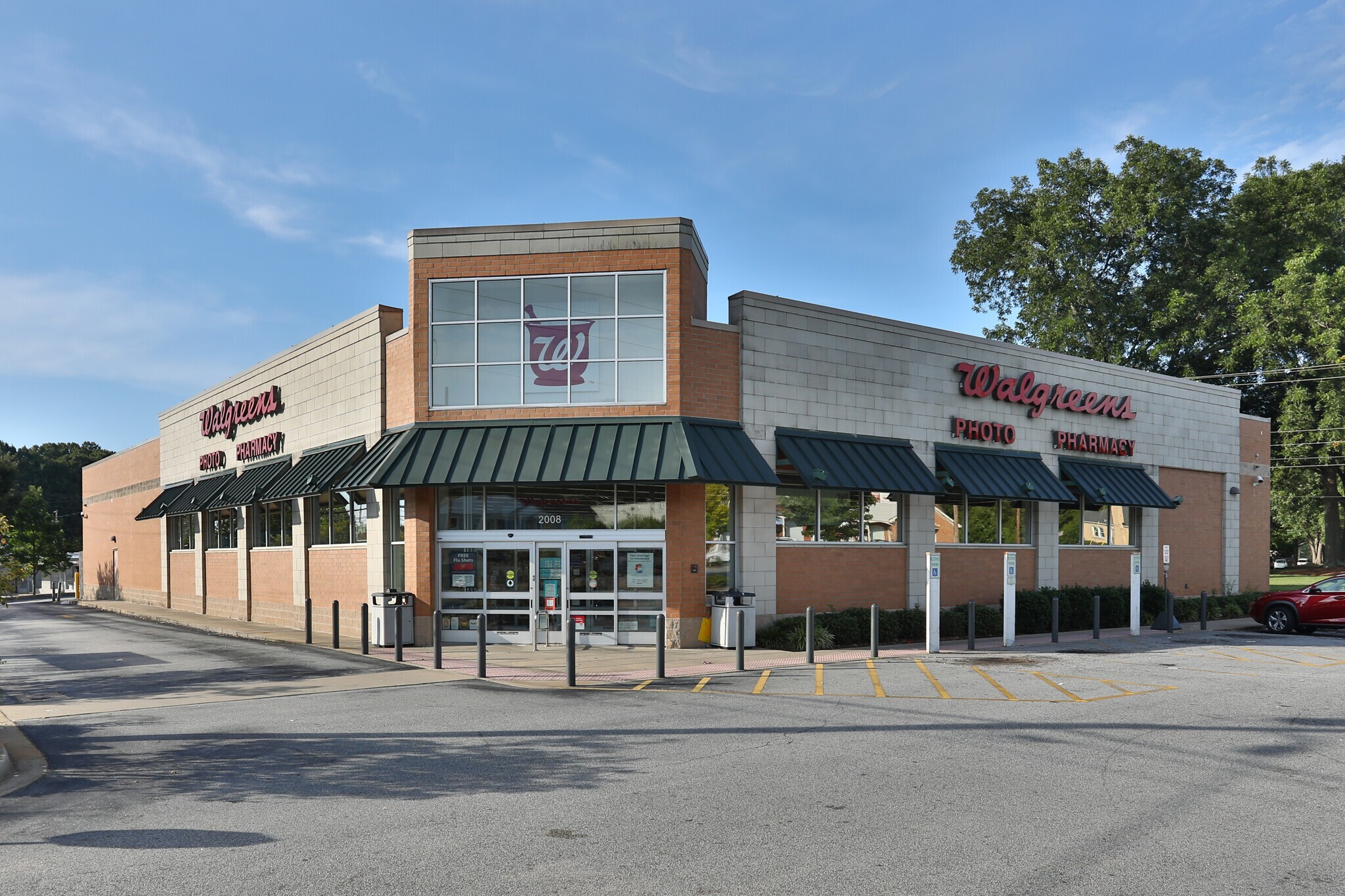 CEO Exits As Drugstore Giant Walgreens Trims Store Footprint Across US