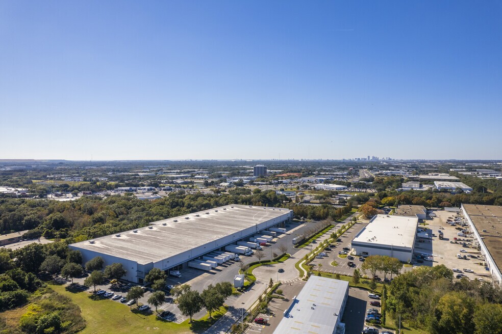 FullBuilding Industrial Lease Signed at Crossroads Business Center