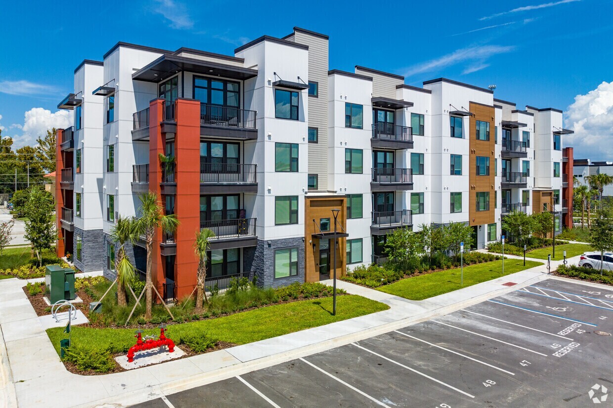 Florida Multifamily Owners: Hold, Improve, or Exit?