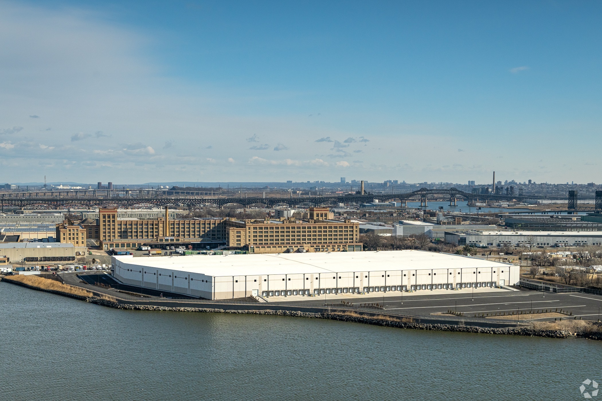 Amazon Extends New Jersey Industrial Leasing Spree