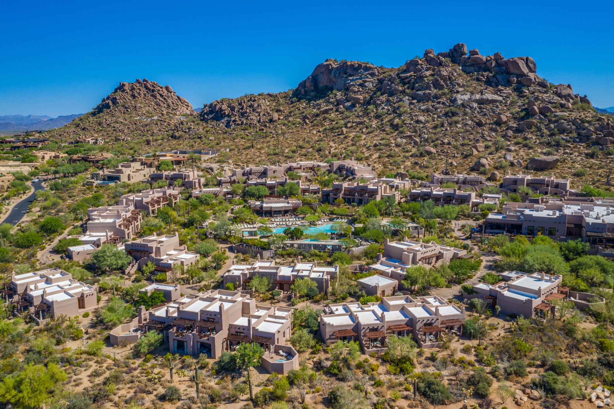 News | Luxury Four Seasons Resort in Scottsdale Helps REIT Find