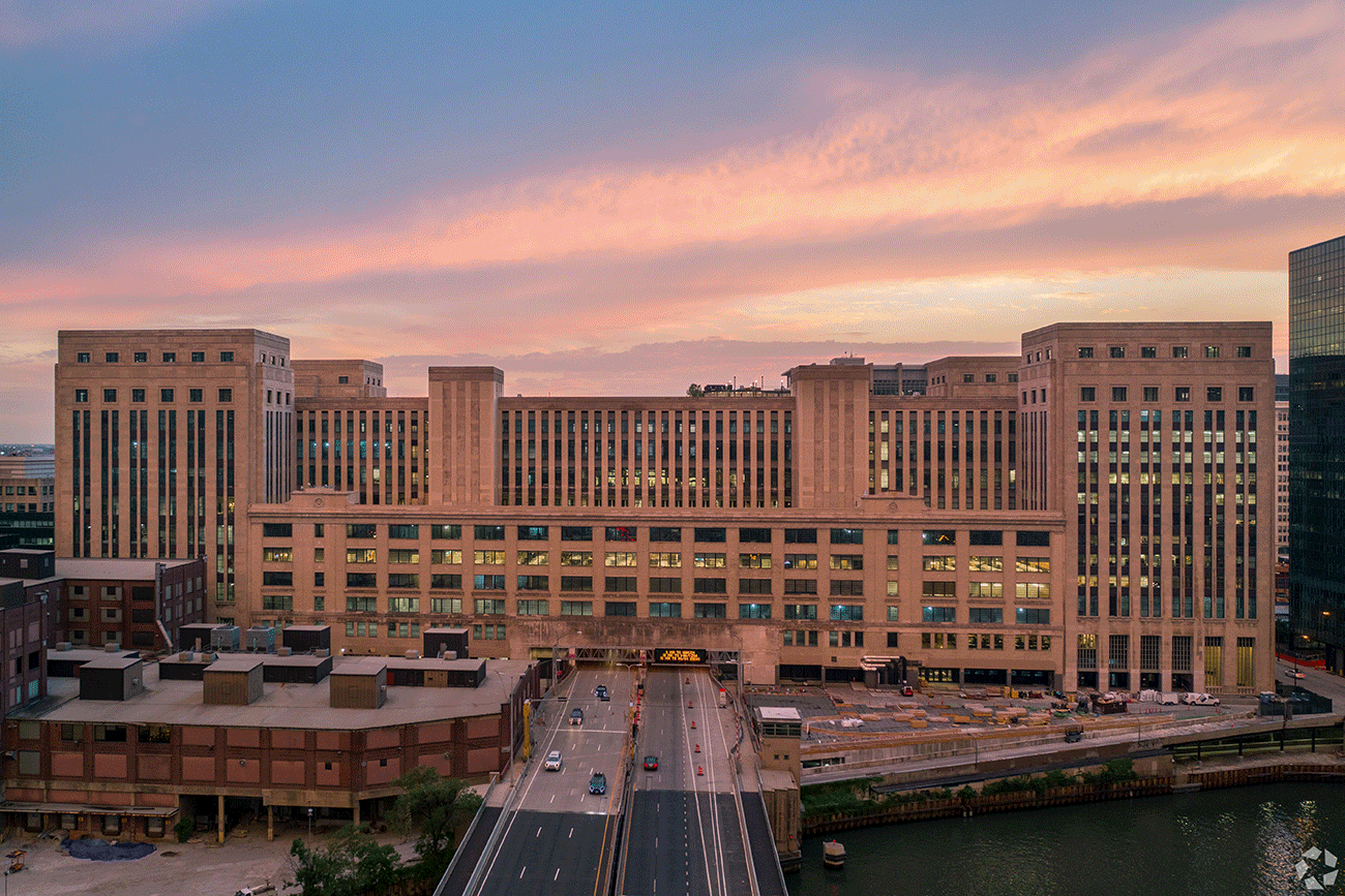 Chicago’s former main post office recently wrapped up a $1 billion renovation. (Justin Schmidt/CoStar)