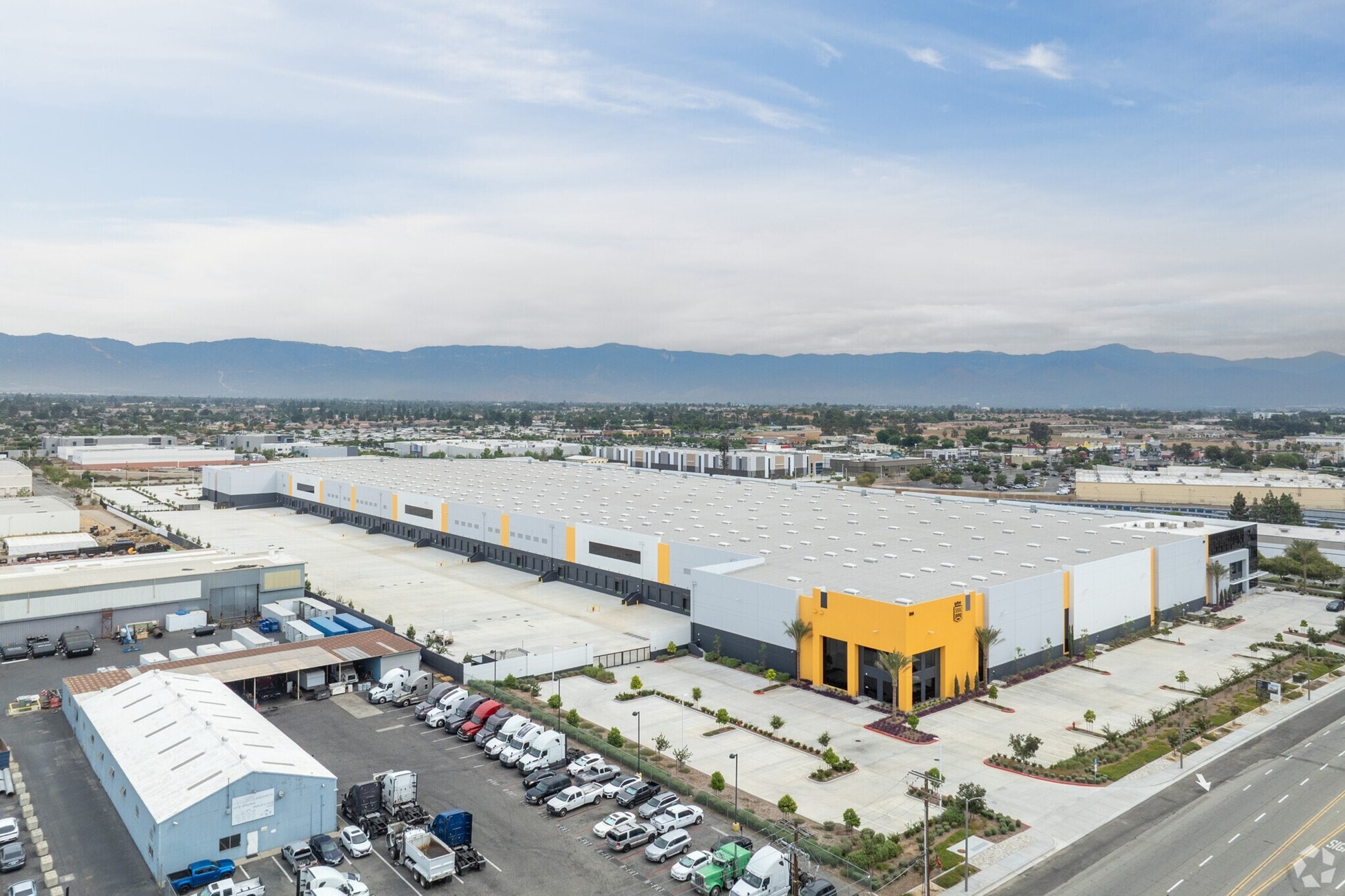 Since completing construction in early 2025, the 492,000-square-foot Birtcher Logistics Center in the Inland Empire remains vacant, emblematic of the challenges facing the industrial property sector. (CoStar)