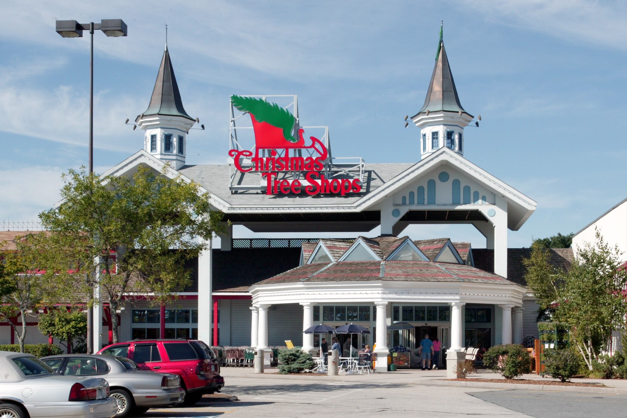 Bed Bath & Beyond to Sell Christmas Tree Shops Chain, Two Warehouses