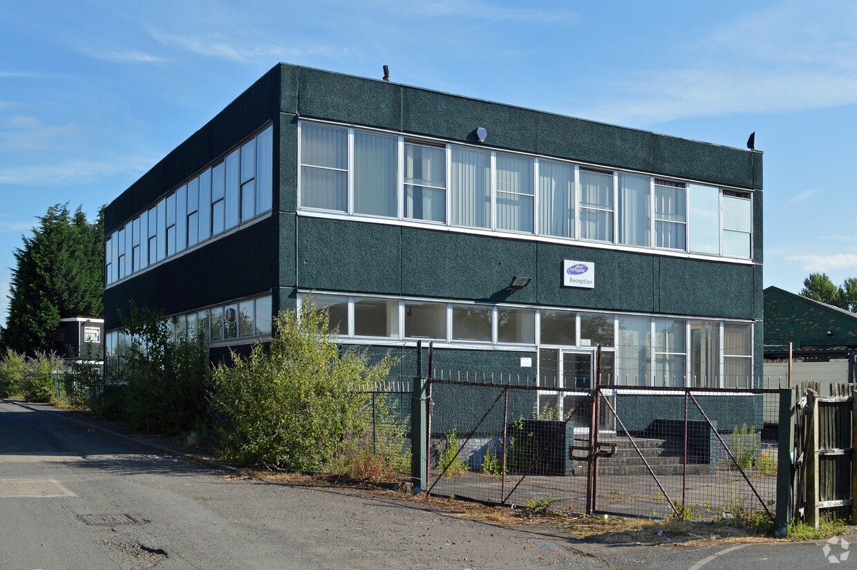 AEW Buys Wolverhampton Industrial Estate for £12.8 Million