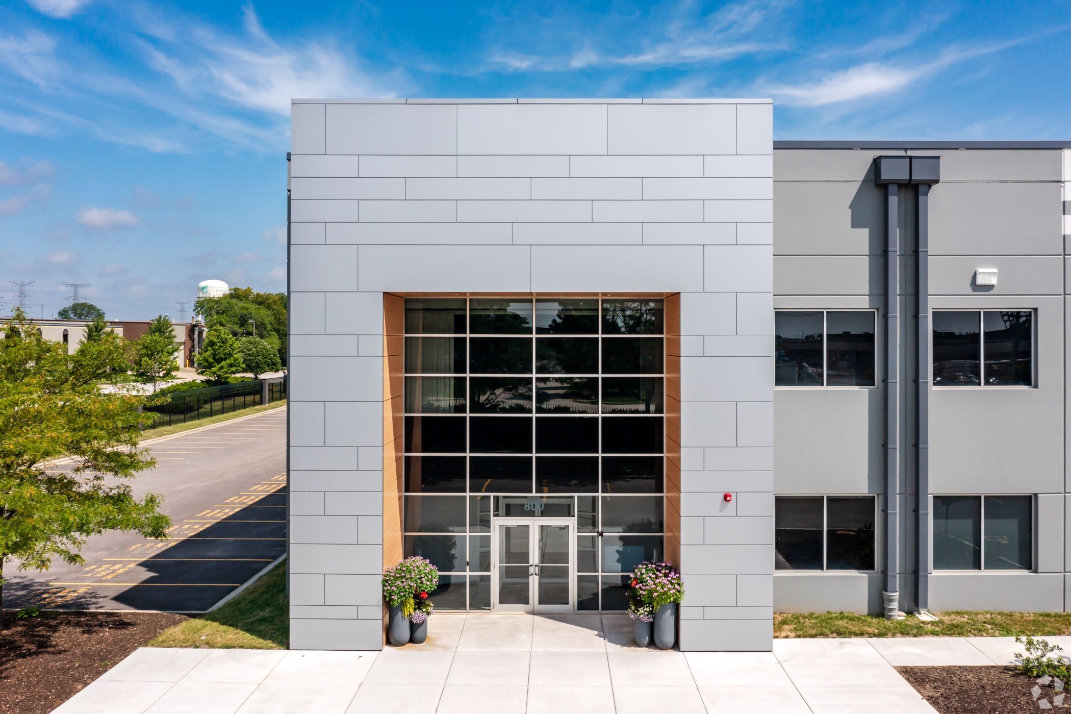 HMC Capital’s DigiCo Infrastructure REIT agreed to sell this data center at 800 E. Devon Ave. in Elk Grove Village, Illinois. (CoStar)