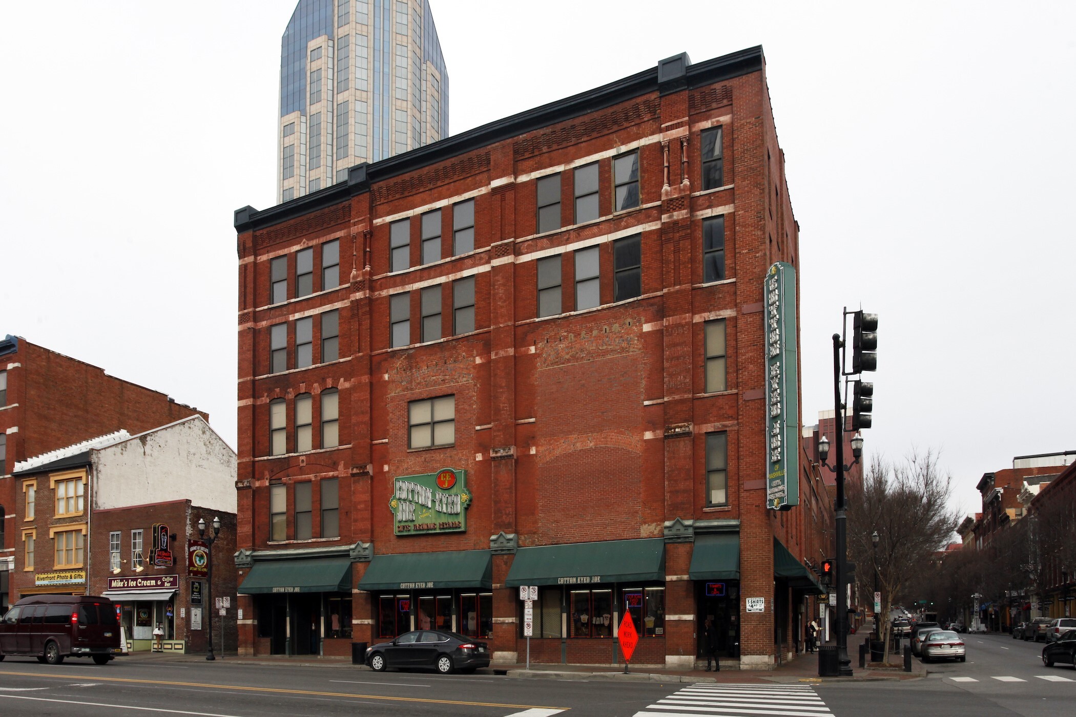 Developer With Ties to Peyton Manning Buys Nashville Property, Giving