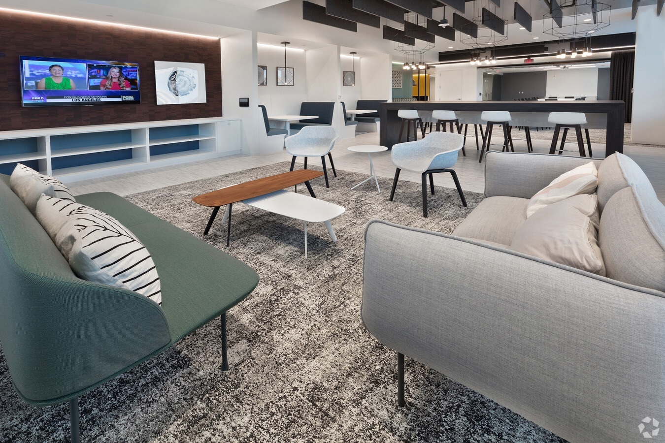 Updated tenant lounge at Monument III. (CoStar)