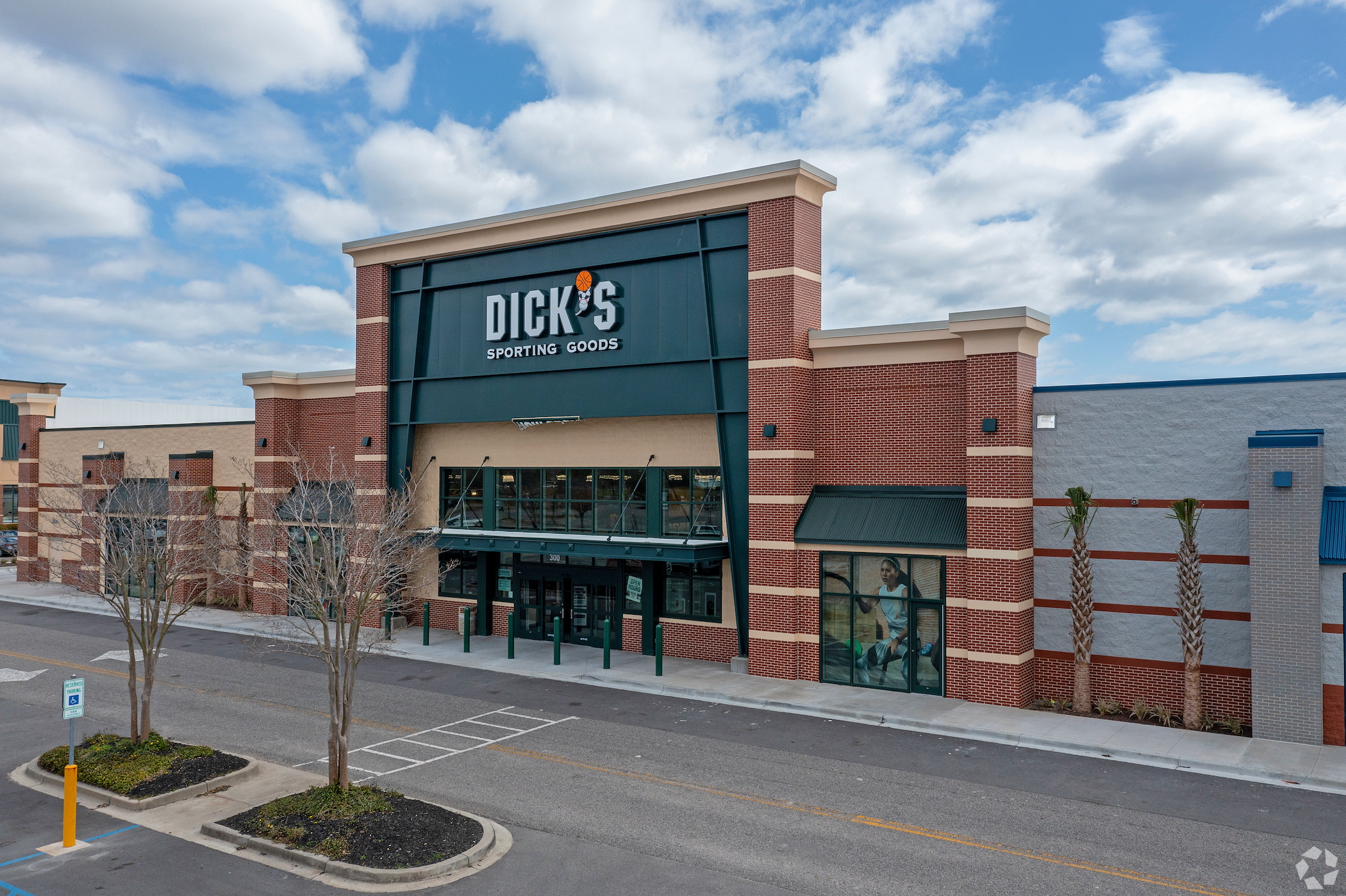 Dick's Earnings Rise, More Customers in Best Buy Stores ...