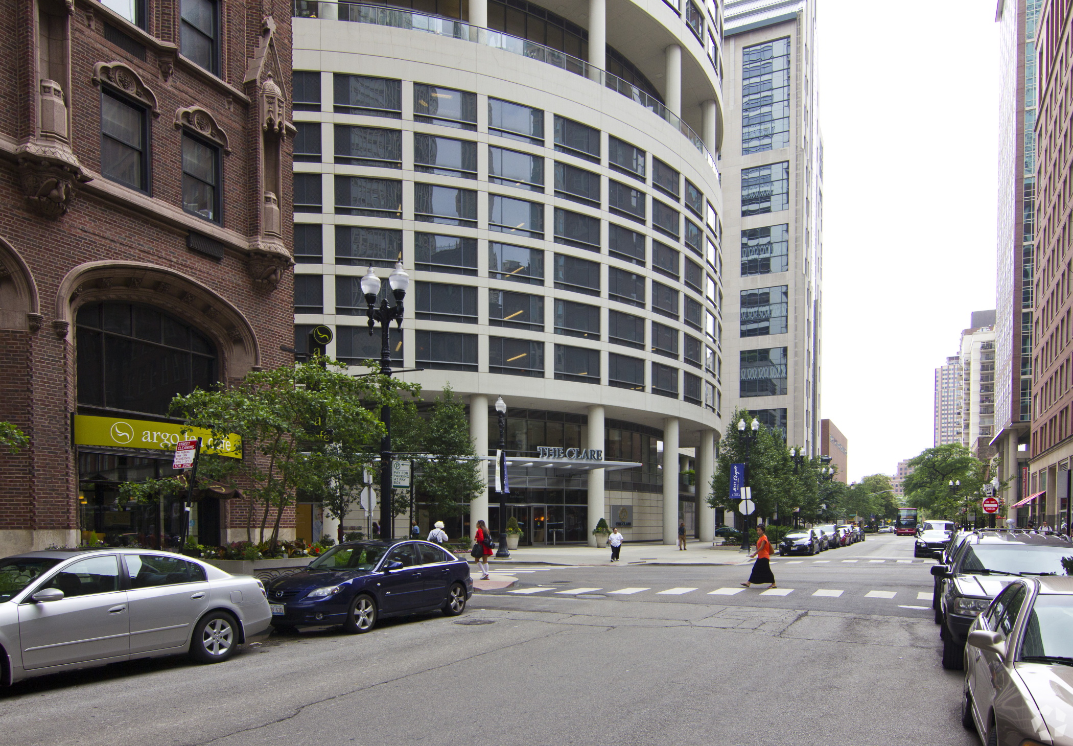 Illustration of High Rise Luxury Living In Chicago