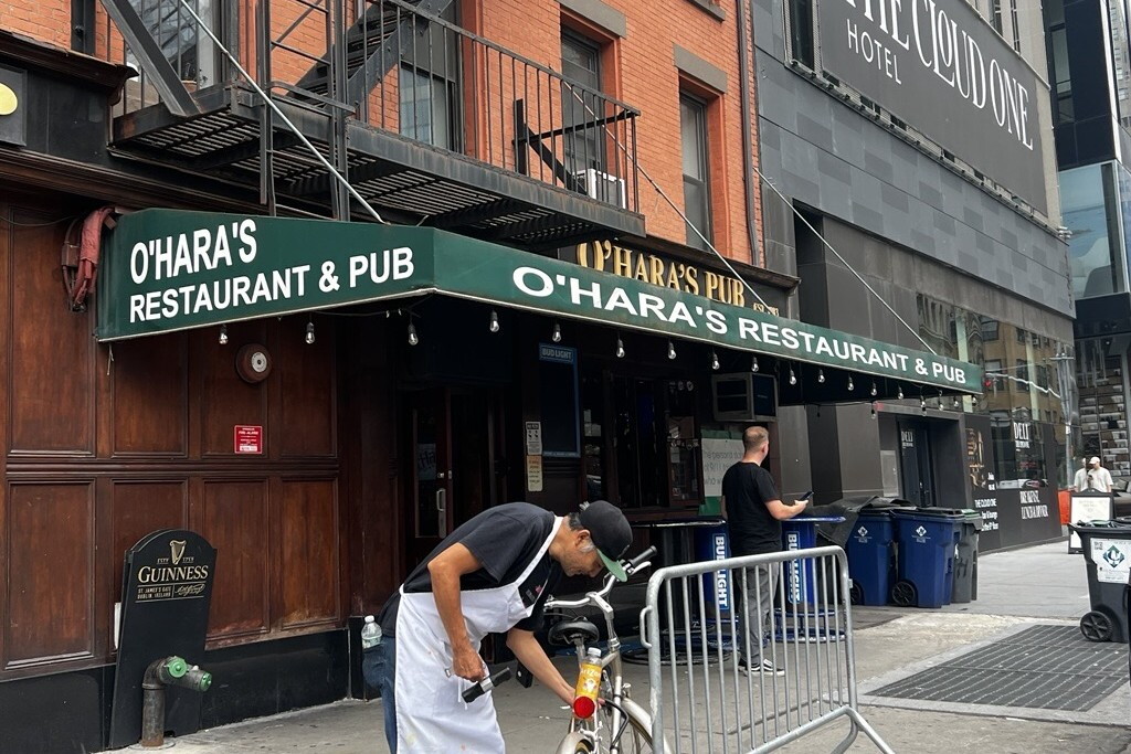O'Hara's Restaurant &amp; Pub, at 120 Cedar St., is just outside the World Trade Center complex. (Andria Cheng/CoStar)