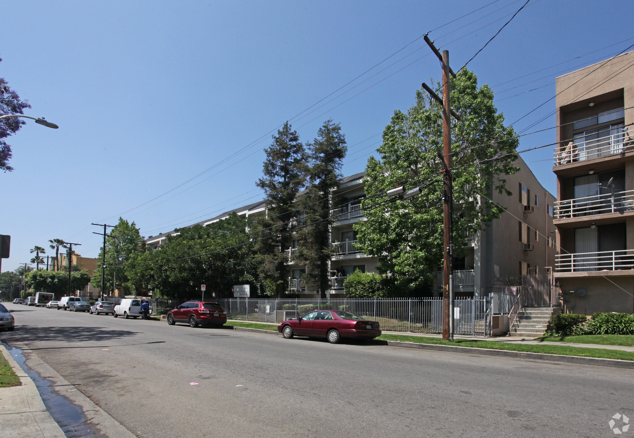 The apartments were built in 1986 on over two-thirds of an acre in the North Hills east multifamily market of Los Angeles County. (CoStar)