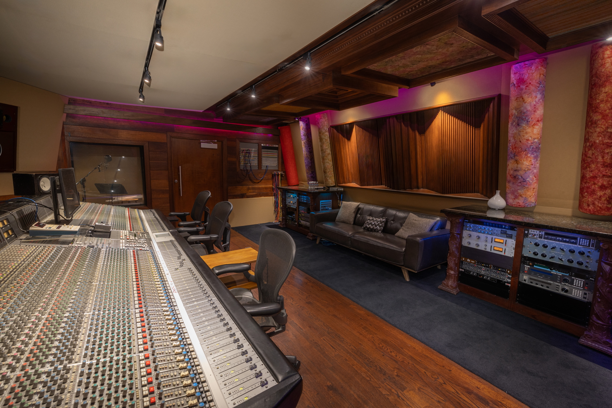 News | Recording studios tied to Taylor Swift, Johnny Cash test market ...