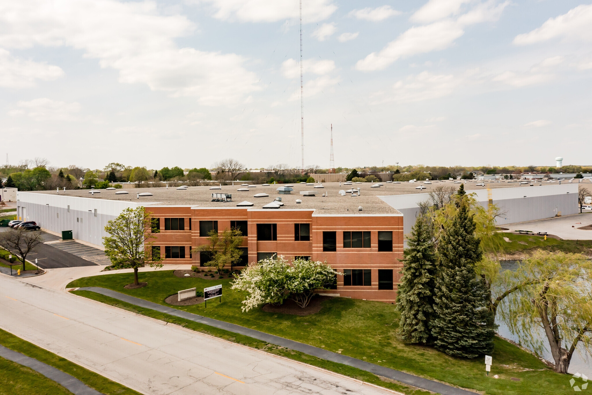 Hardware Chain Leases Warehouse in Glendale Heights