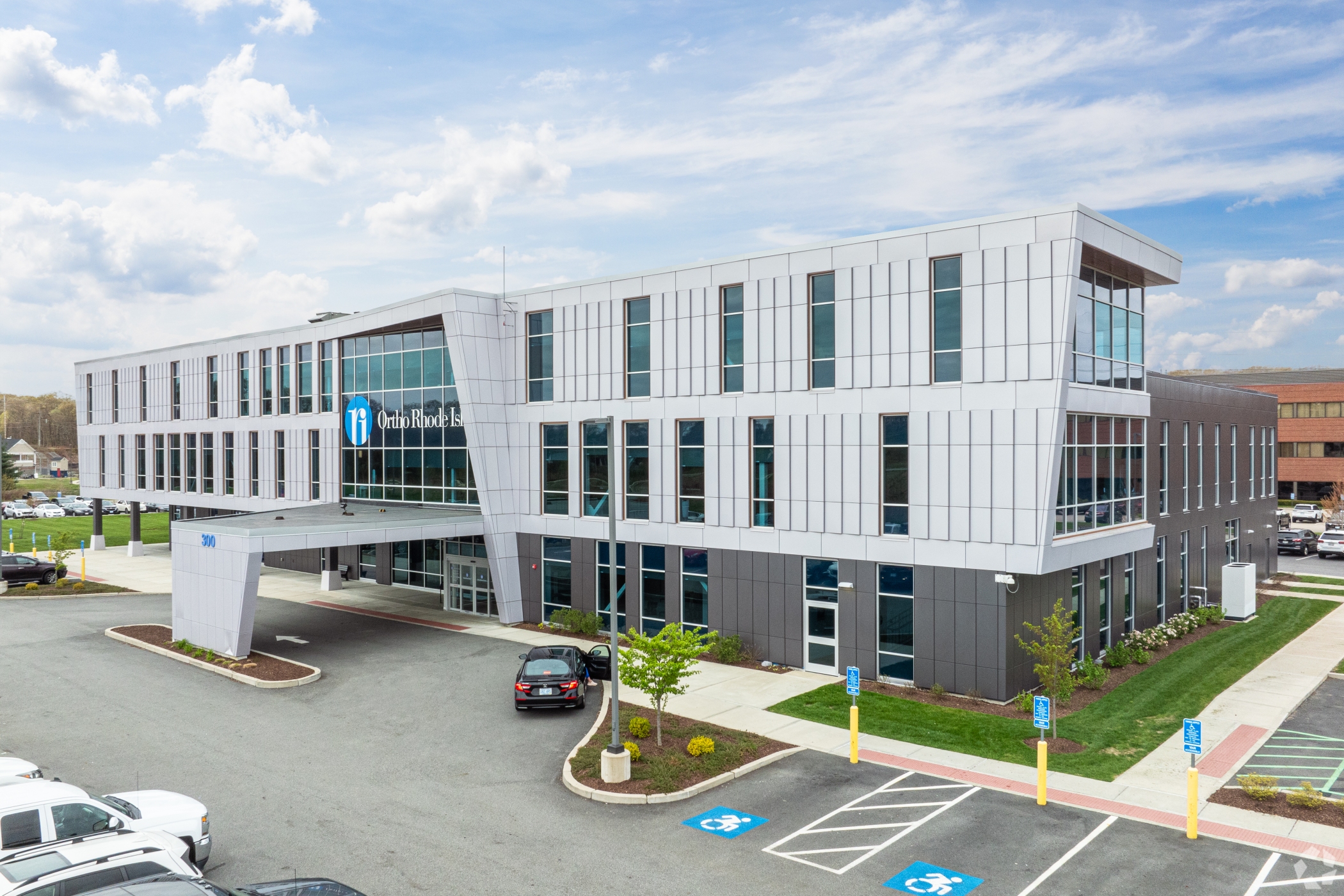 Ortho Rhode Island reached a sale-leaseback agreement for its outpatient surgical center in Warwick, Rhode Island. (CoStar)