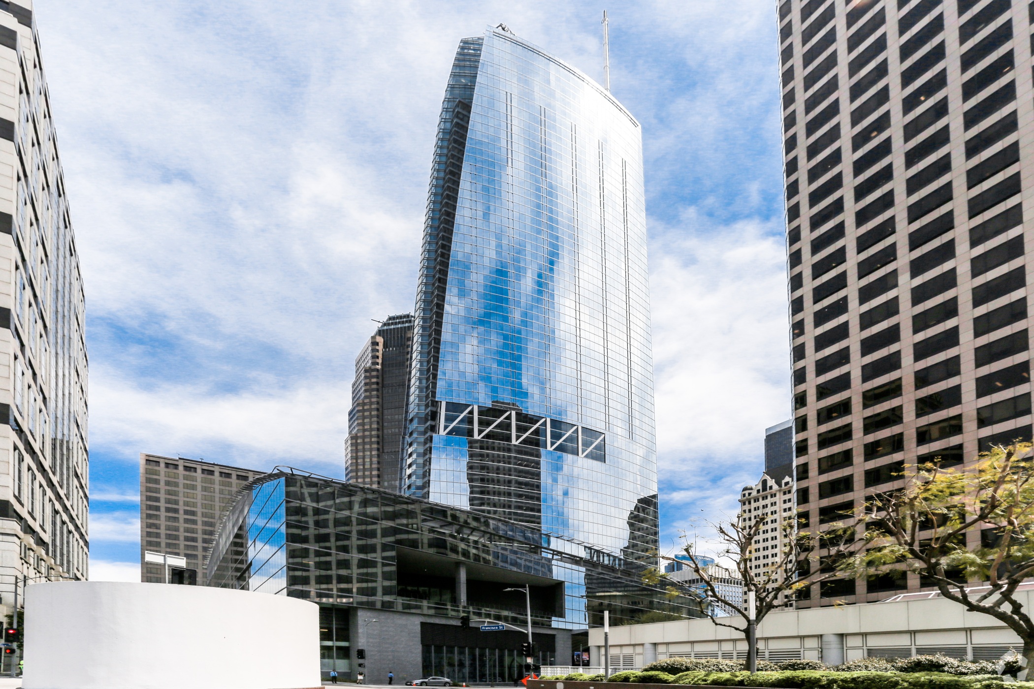 Airline Moves to Shore Up Financing on Los Angeles’ Tallest Building