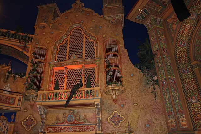 The Olympia Theater's interior was designed to inspire visitors to feel they were in a Spanish garden, with Moorish Revival elements incorporated throughout the building. (Phillip Pessar/Flickr)