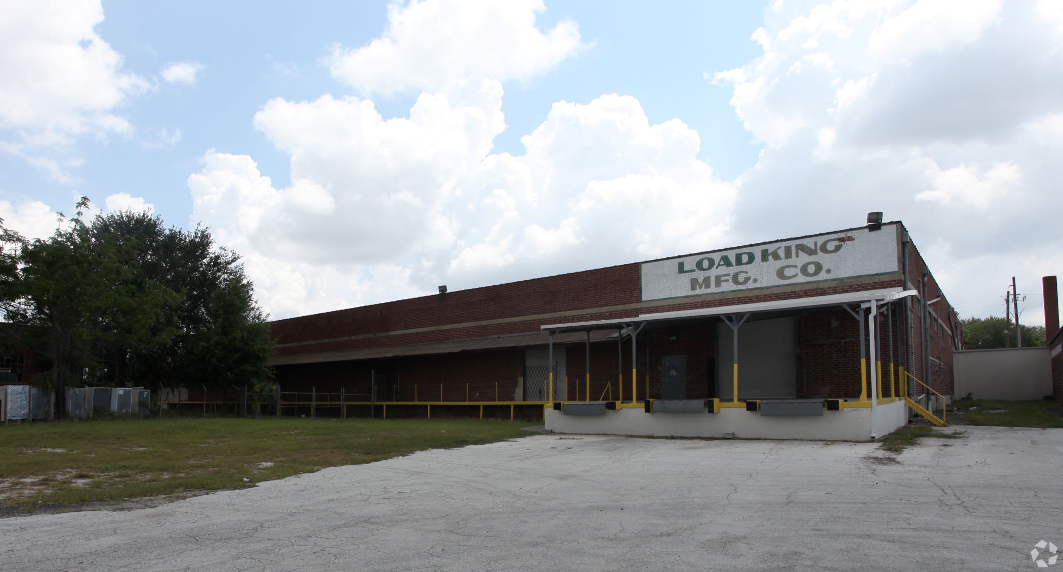548 N. Myrtle Ave. in the Riverside area of Jacksonville, Florida, is the larger of the two buildings included in the three-property portfolio sale. (CoStar)