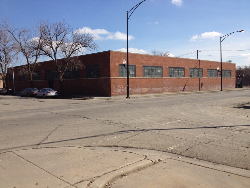 An industrial building on Chicago's West Side that's empty and for sale. (CoStar)
