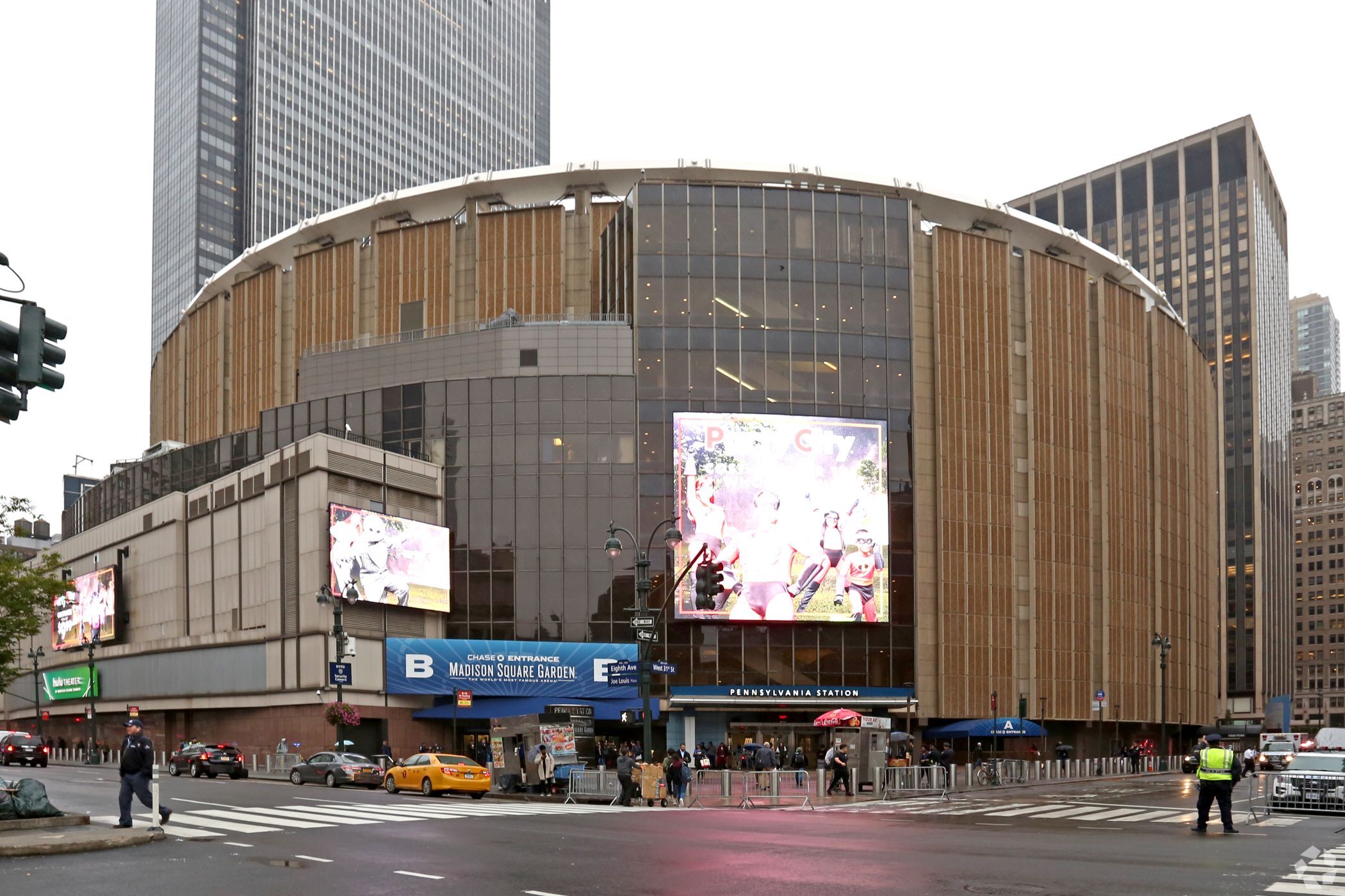 Madison Square Garden Owner Seeks Permit To Stay Put madison-square-garden-owner-seeks-permit-to-stay-put
