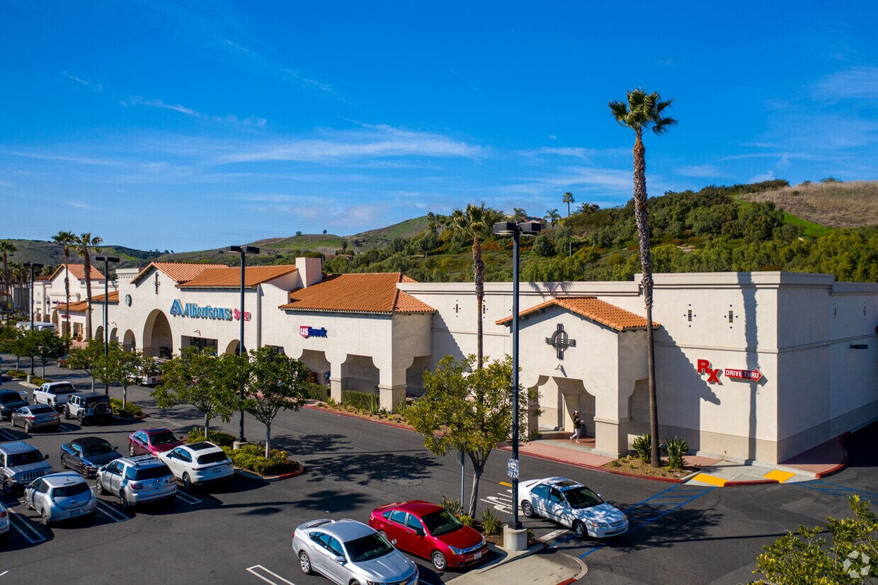 News | Orange County retail center trades in year-end deal