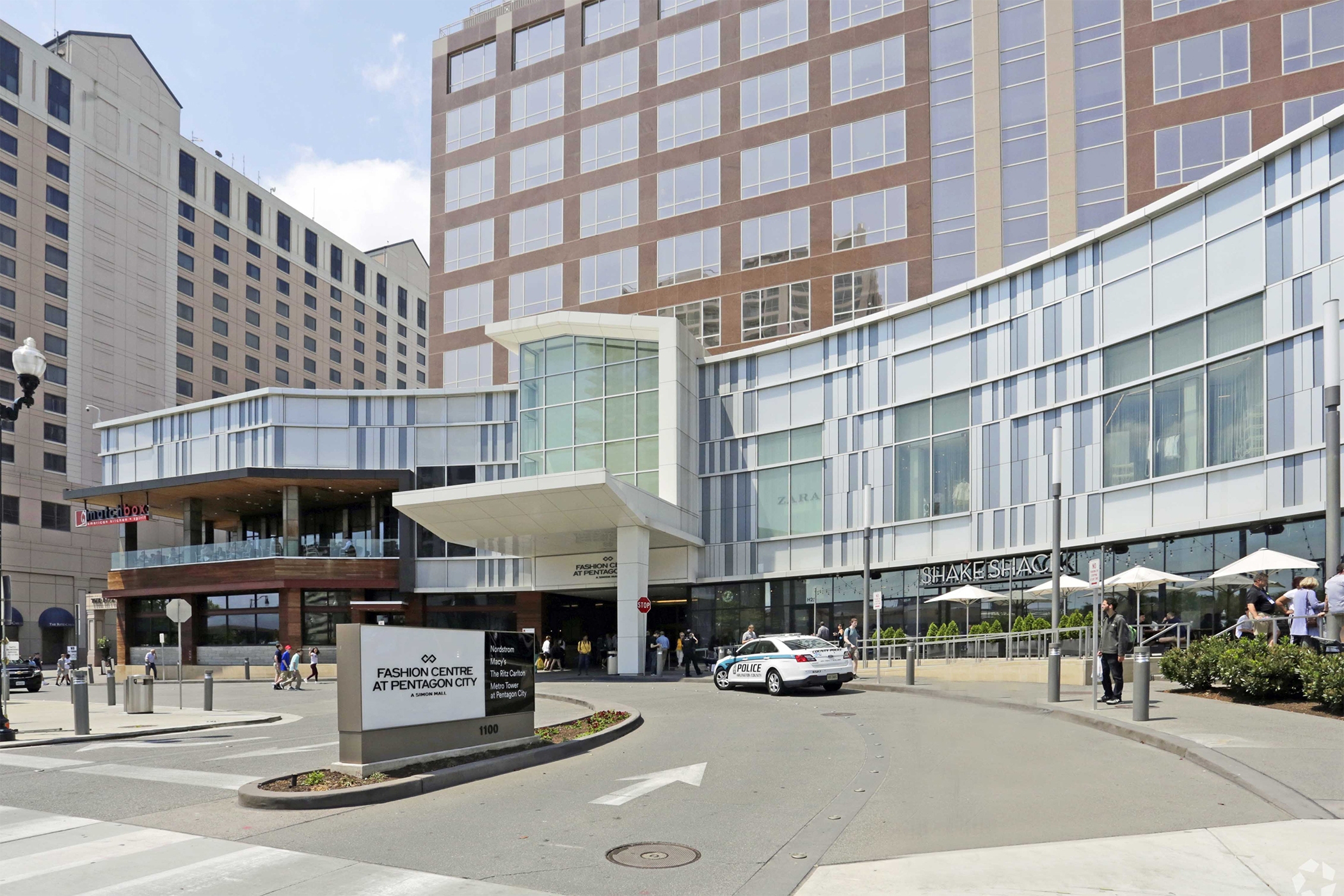 Simon Property Group and its joint venture partners have secured refinancing for their Fashion Centre at Pentagon City mall in Northern Virginia. (CoStar)