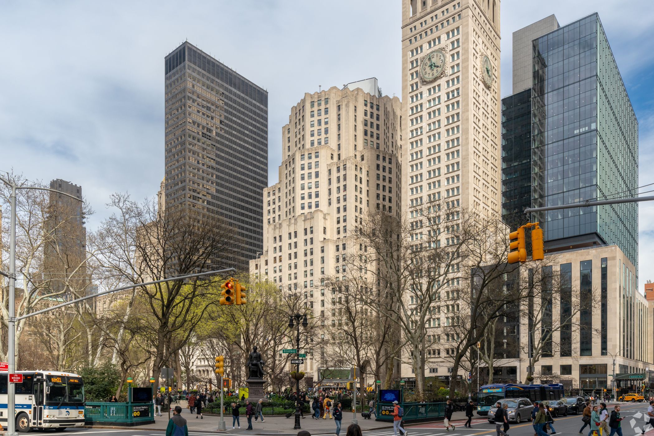 Tempus AI is relocating its Manhattan hub to the building at 11 Madison Ave. to roughly double its footprint in the city. (CoStar)