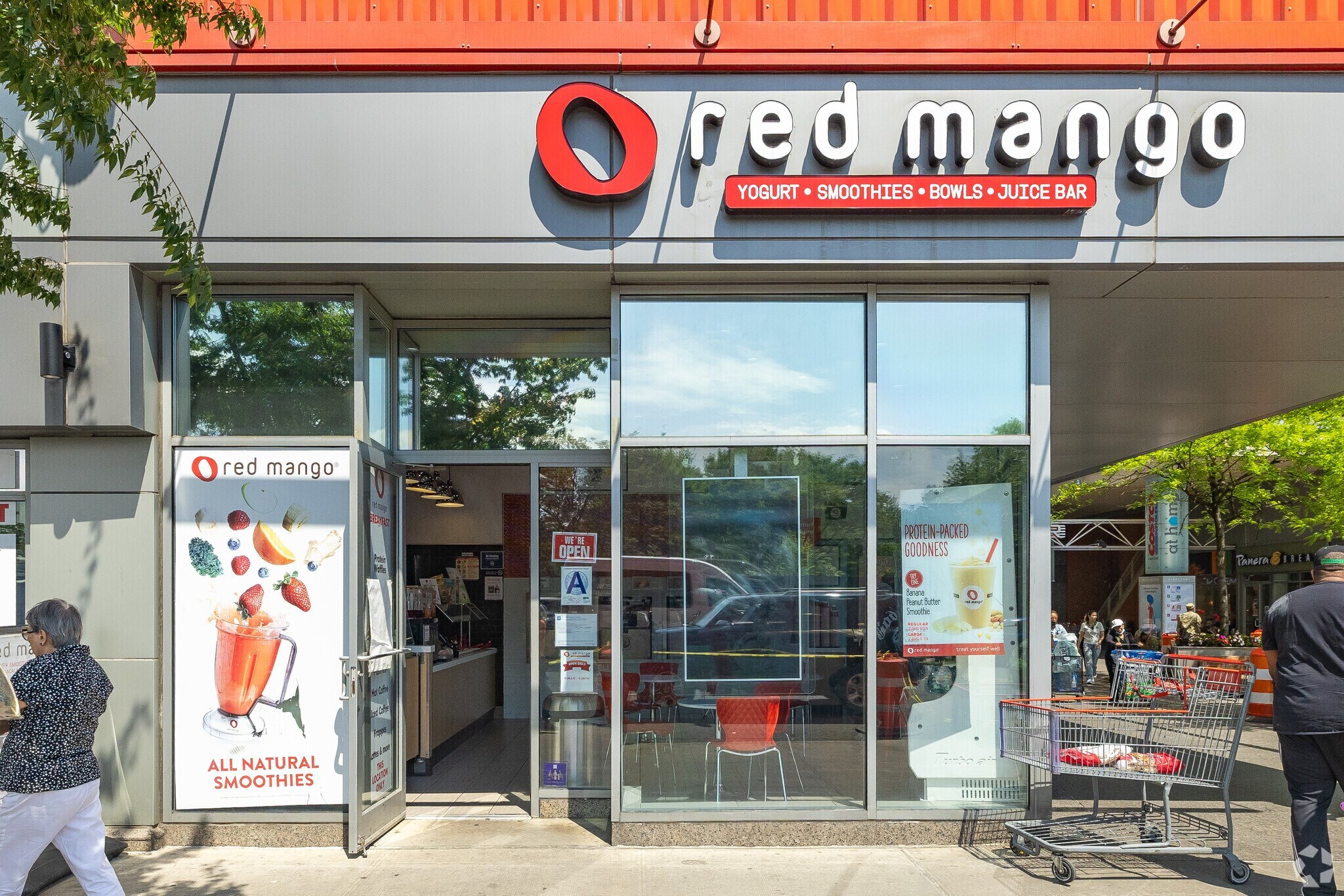 Red Mango sells frozen yogurt and smoothies. (CoStar)