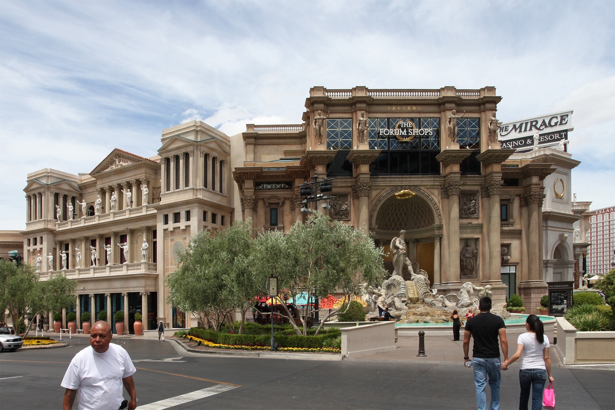 NFL Wagers on Las Vegas Comeback With HighTech Store