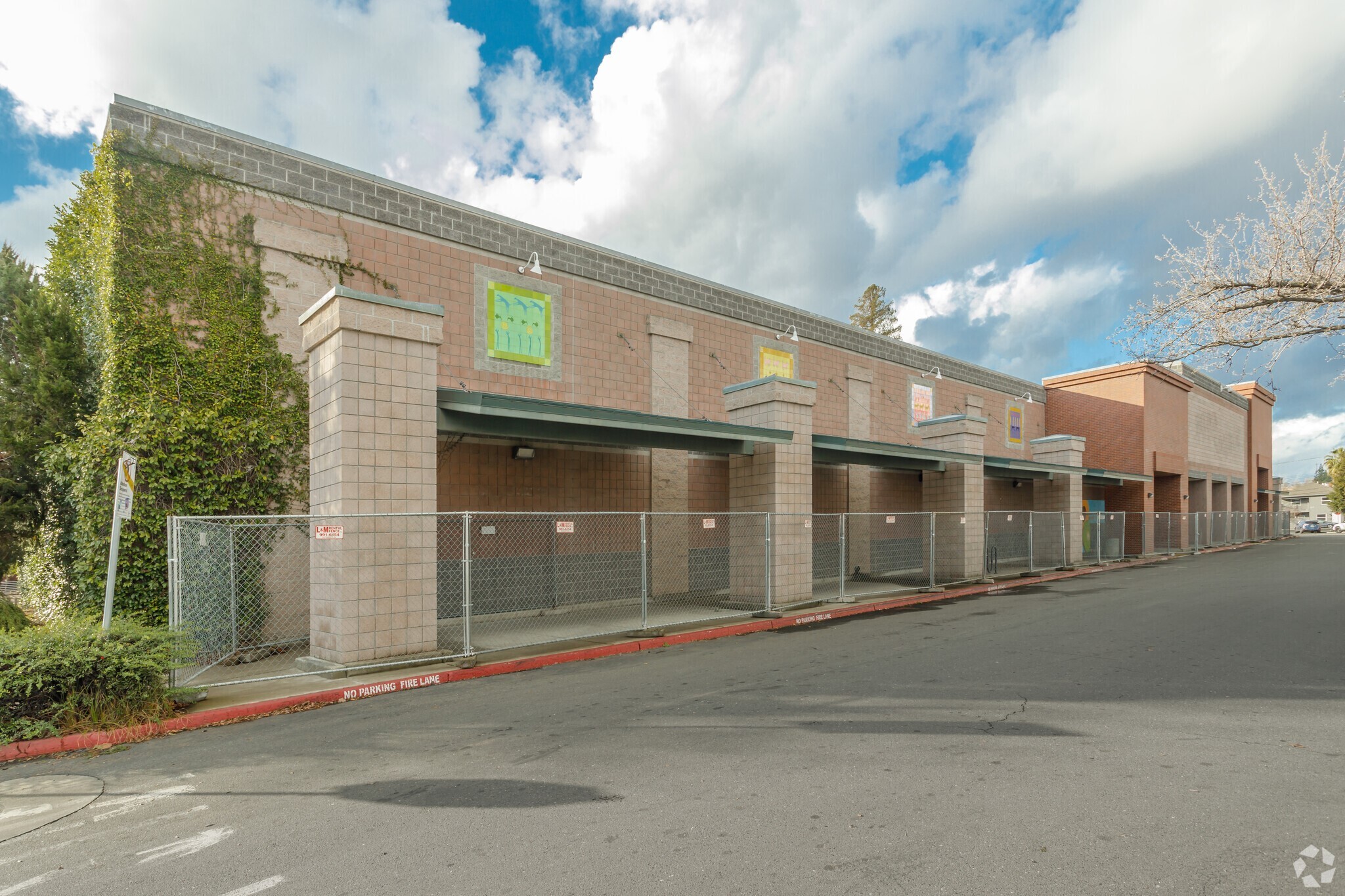 Rancho San Miguel Markets in Oak Park Shopping Center Sells