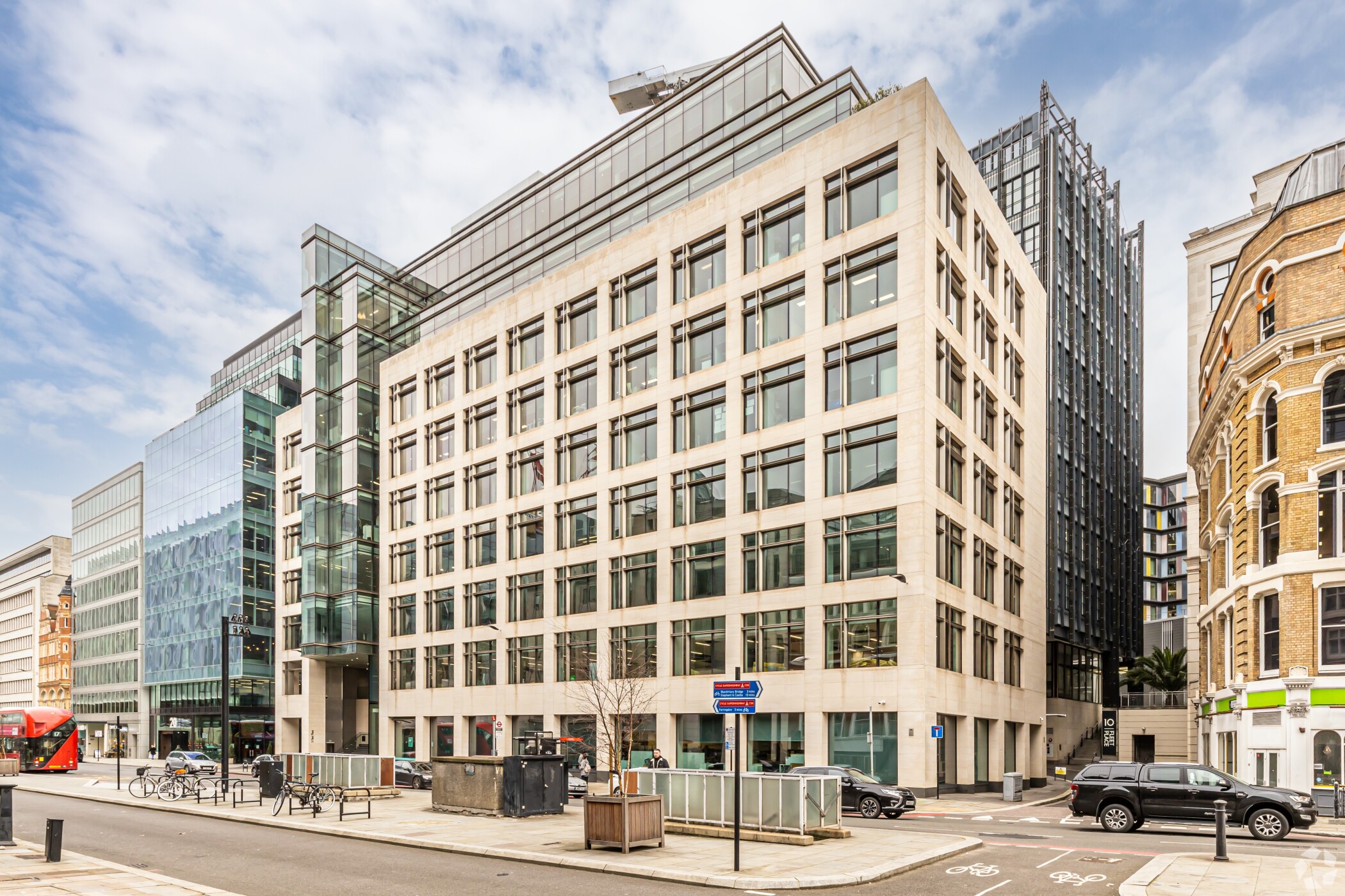 Hong Kong’s Manhattan Garments Completes Purchase of 5 Fleet Place for
