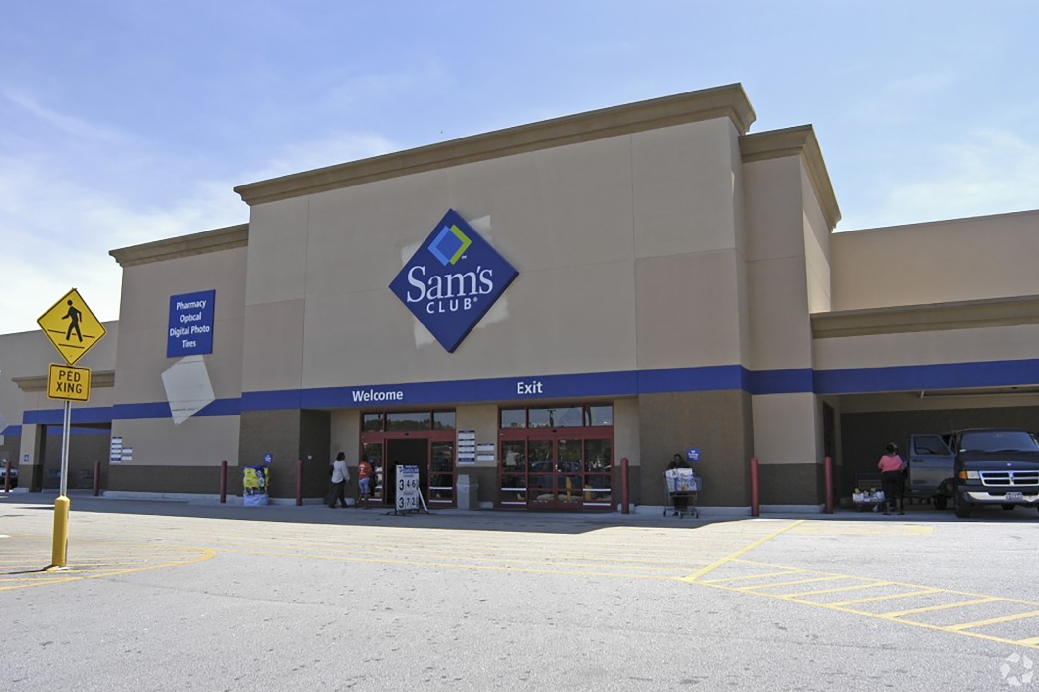 City Offers Governor Former Sam's Club for Use During the