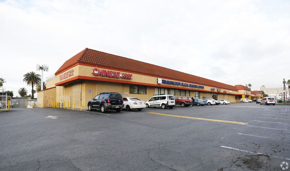 The shopping center was built in 1998 on 5.1 acres in the downtown Los Angeles retail market. (CoStar)