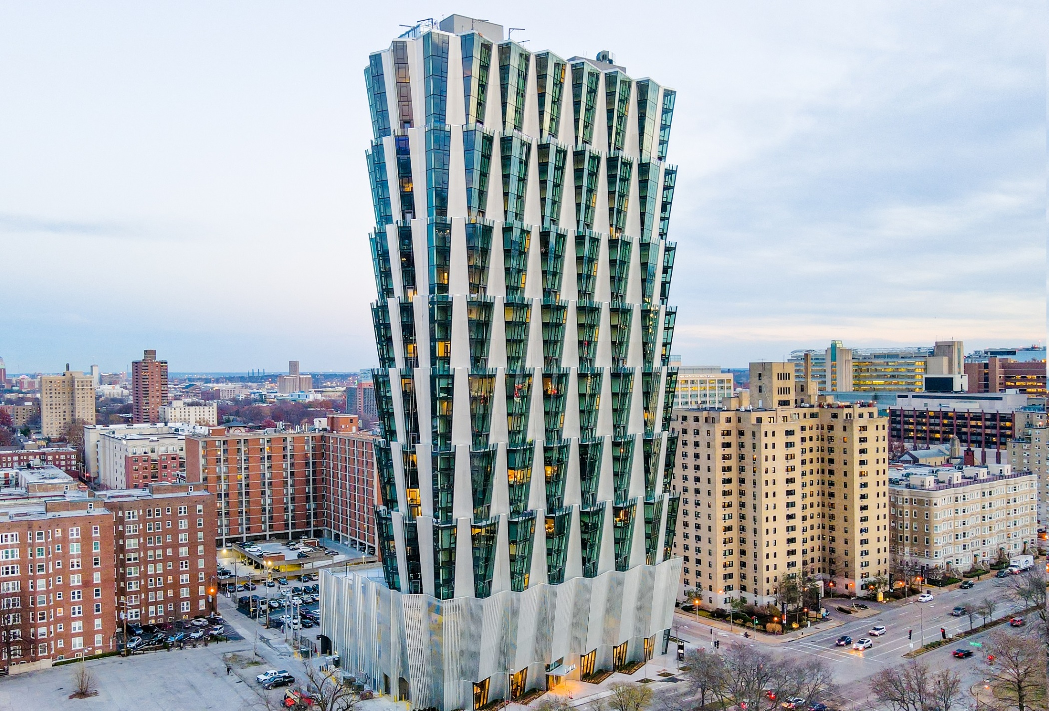 Clayco Completes EyeCatching Apartment Tower in St. Louis