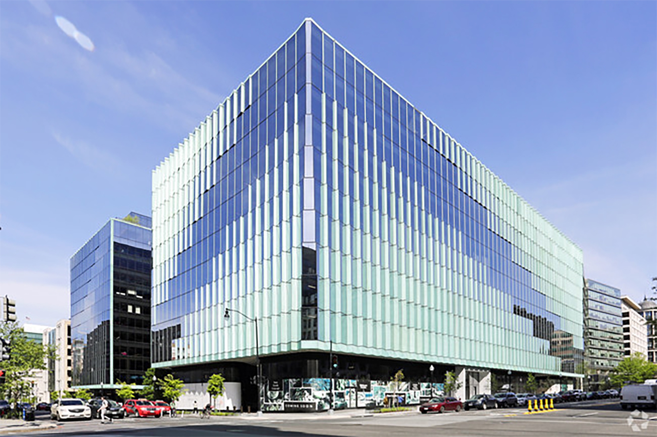 Carr Properties entered into an agreement to sell a 49% stake in downtown Washington's Midtown Center, which is valued at nearly $1 billion. (CoStar)