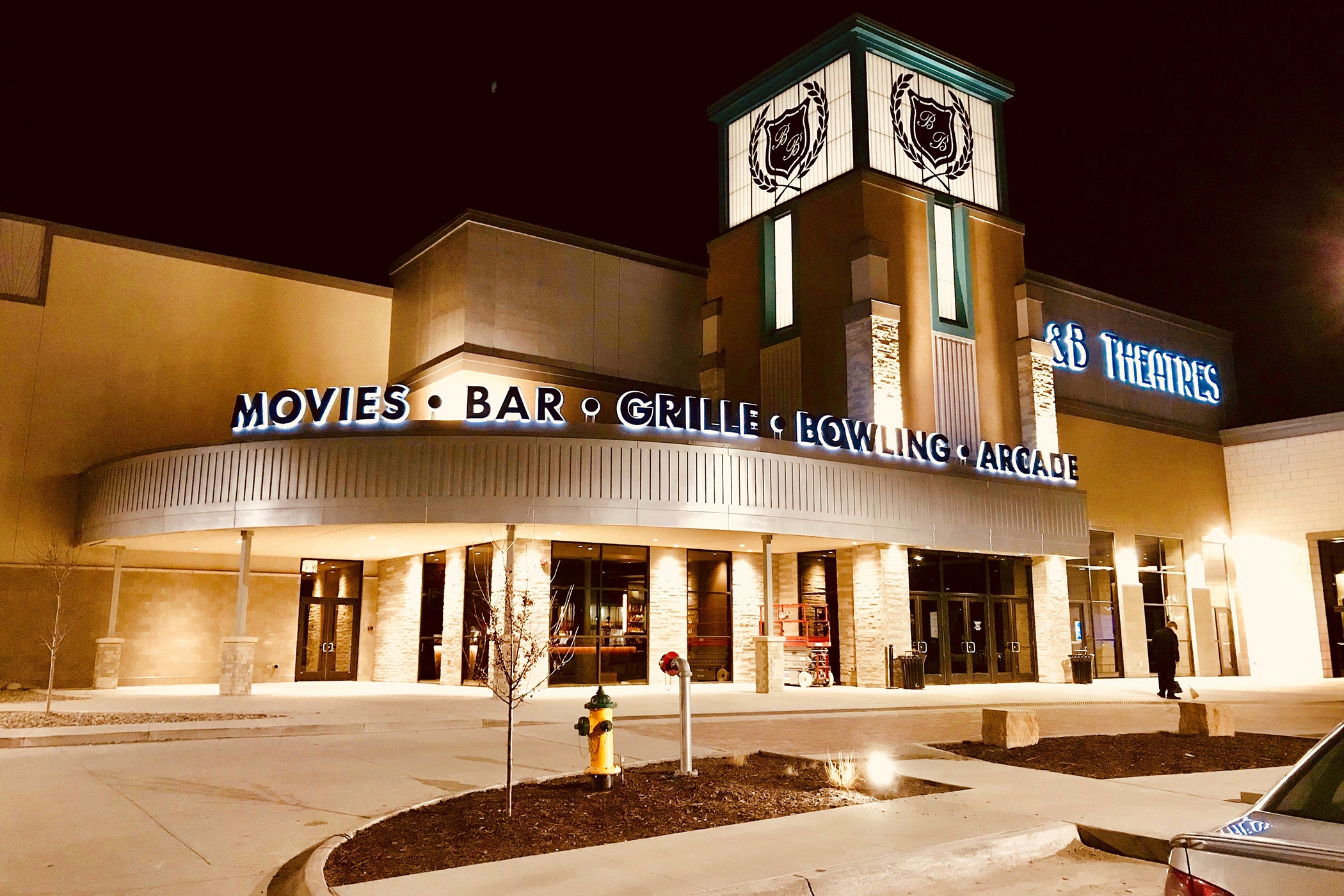 theater-chains-begin-to-emerge-from-year-of-dark-screens-financial-trauma