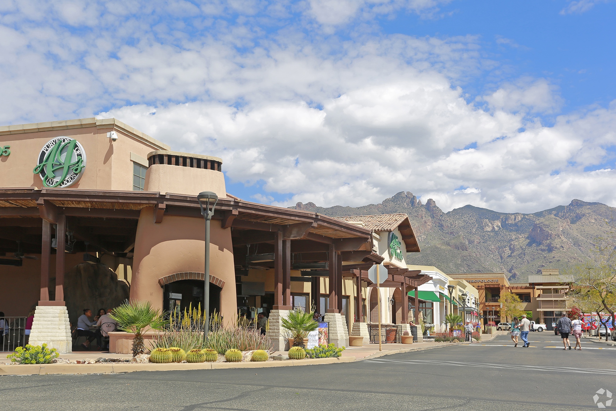 Tucson Shopping Center Sells for Highest Price on Record in Arizona