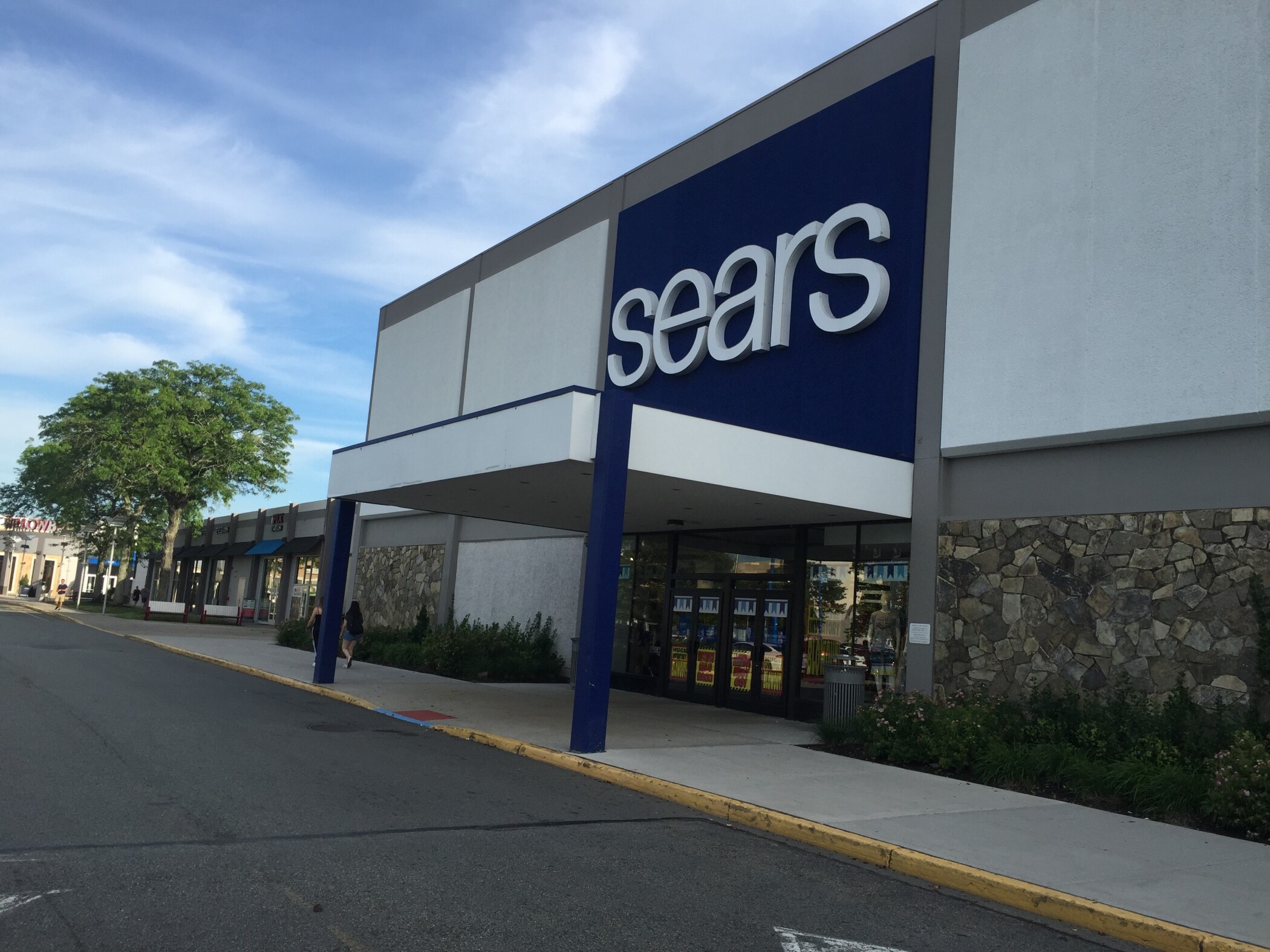 Sears was one of the original anchor tenants at Willowbrook Mall, which debuted 50 years ago. Photo: Linda Moss/CoStar