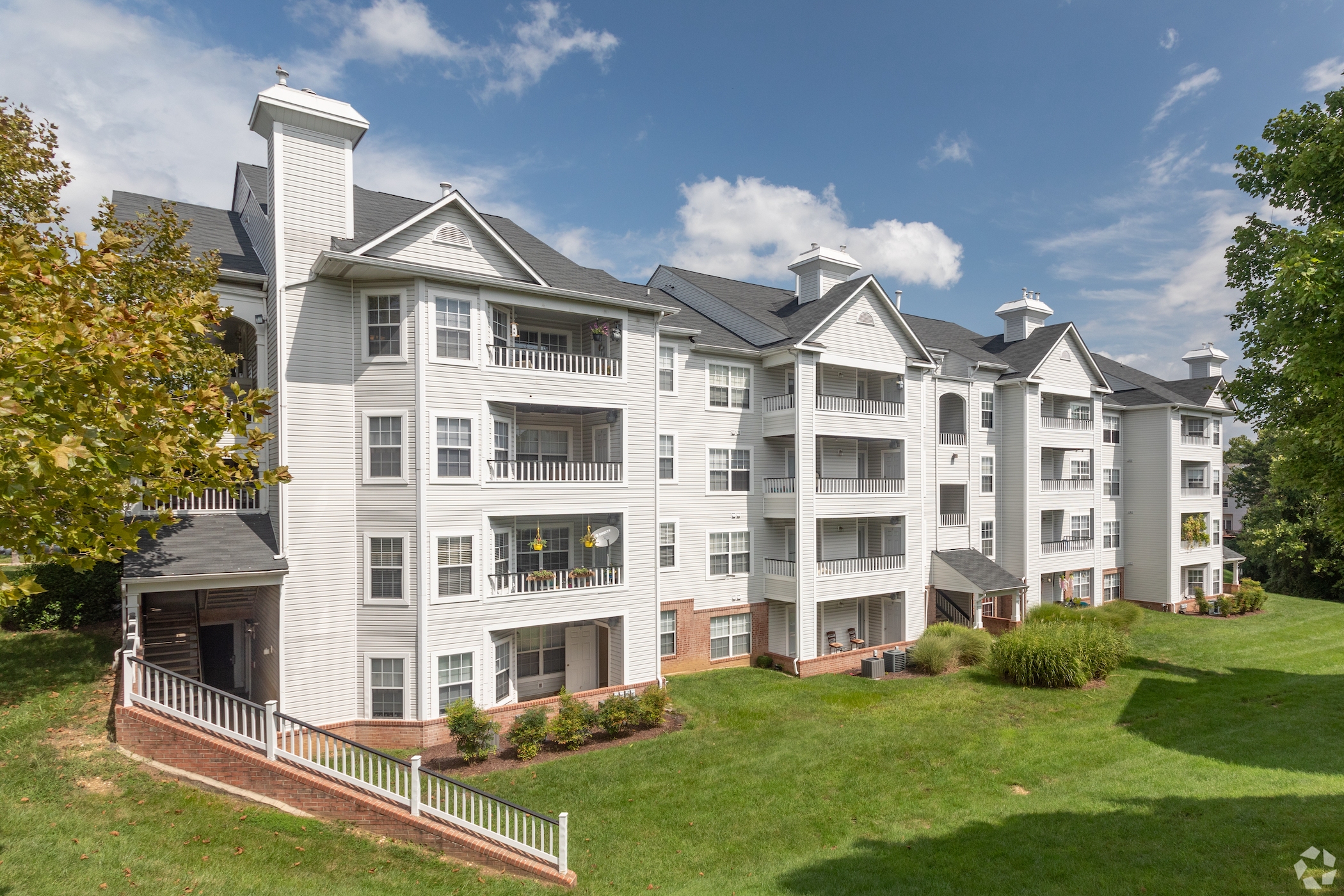 Harbor Group International sells Sussex at Kingstowne in Alexandria, Virginia. (CoStar)