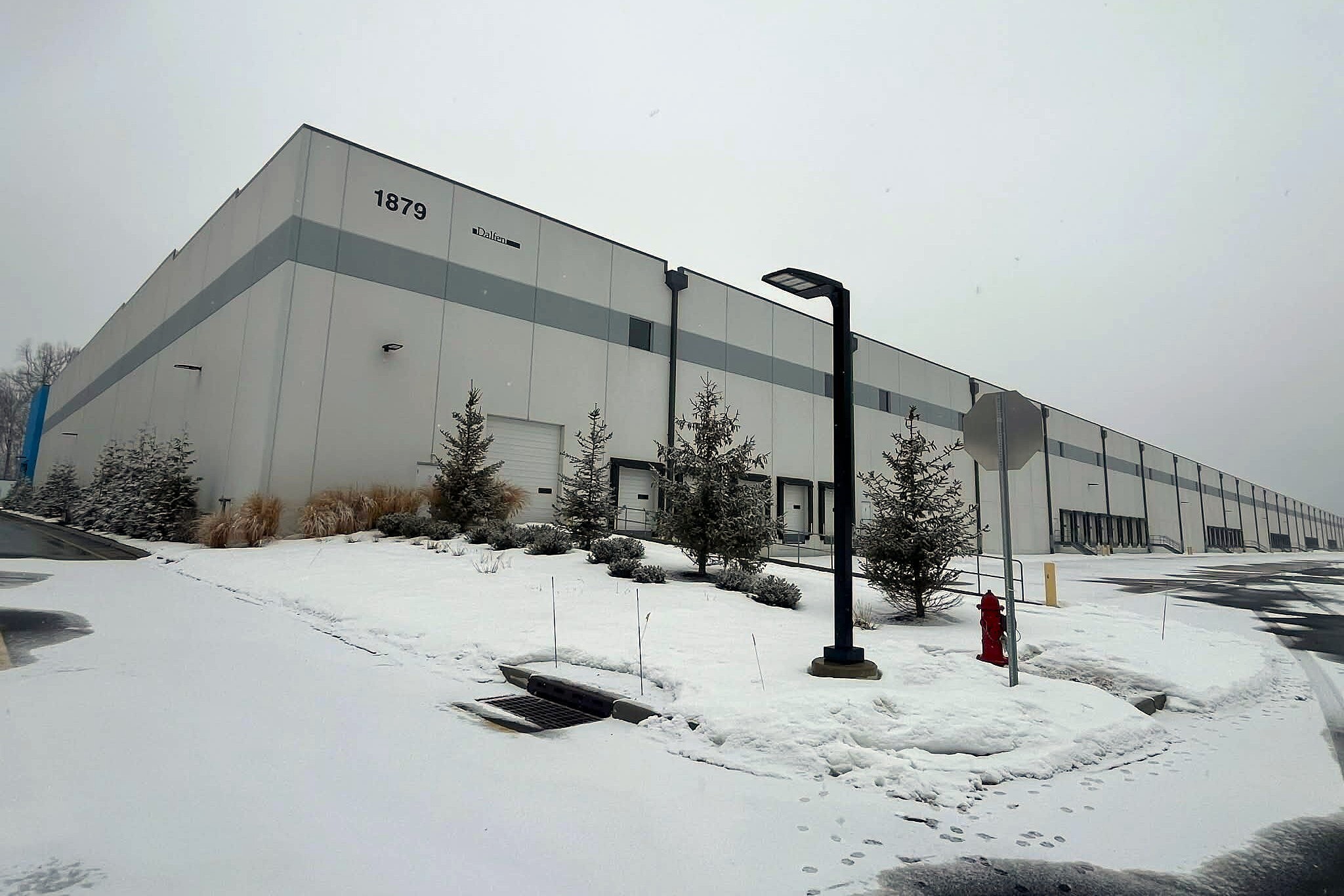 U.S. Immigration and Customs Enforcement acquired a warehouse in North Jersey that's been vacant for two years. (Linda Moss/CoStar) 