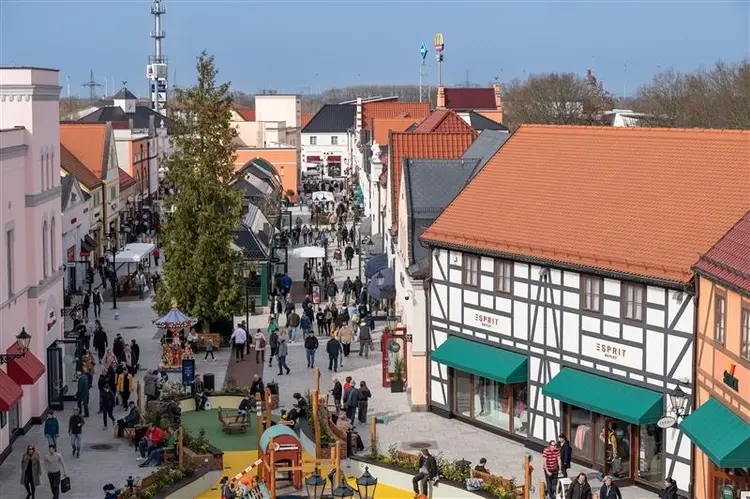 The Designer Outlet Center in Berlin (DR)