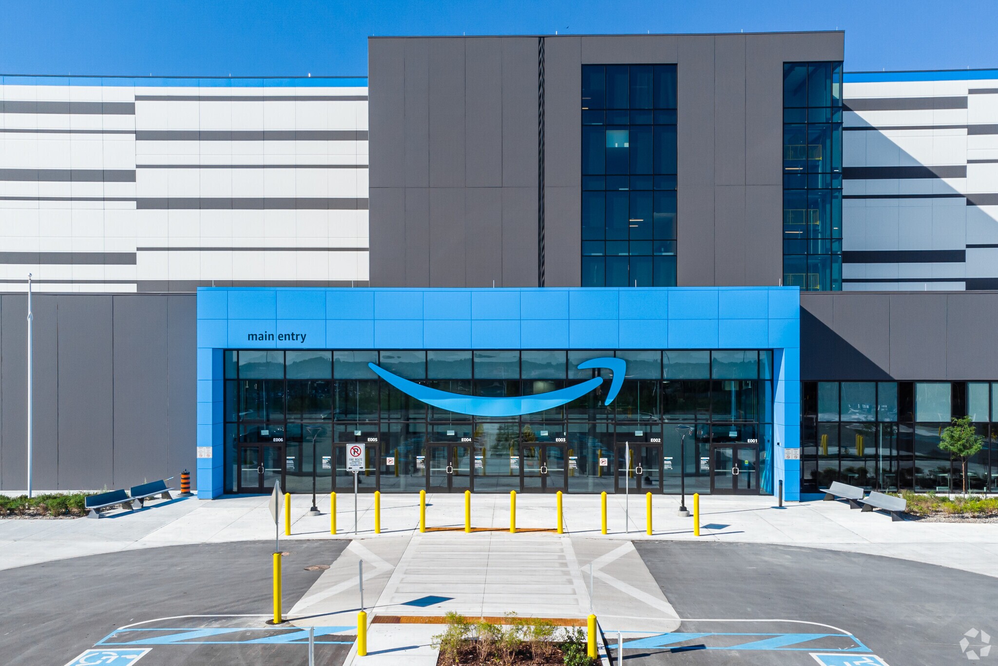 Broccolini Completes Massive Amazon Distribution Centre in Ottawa
