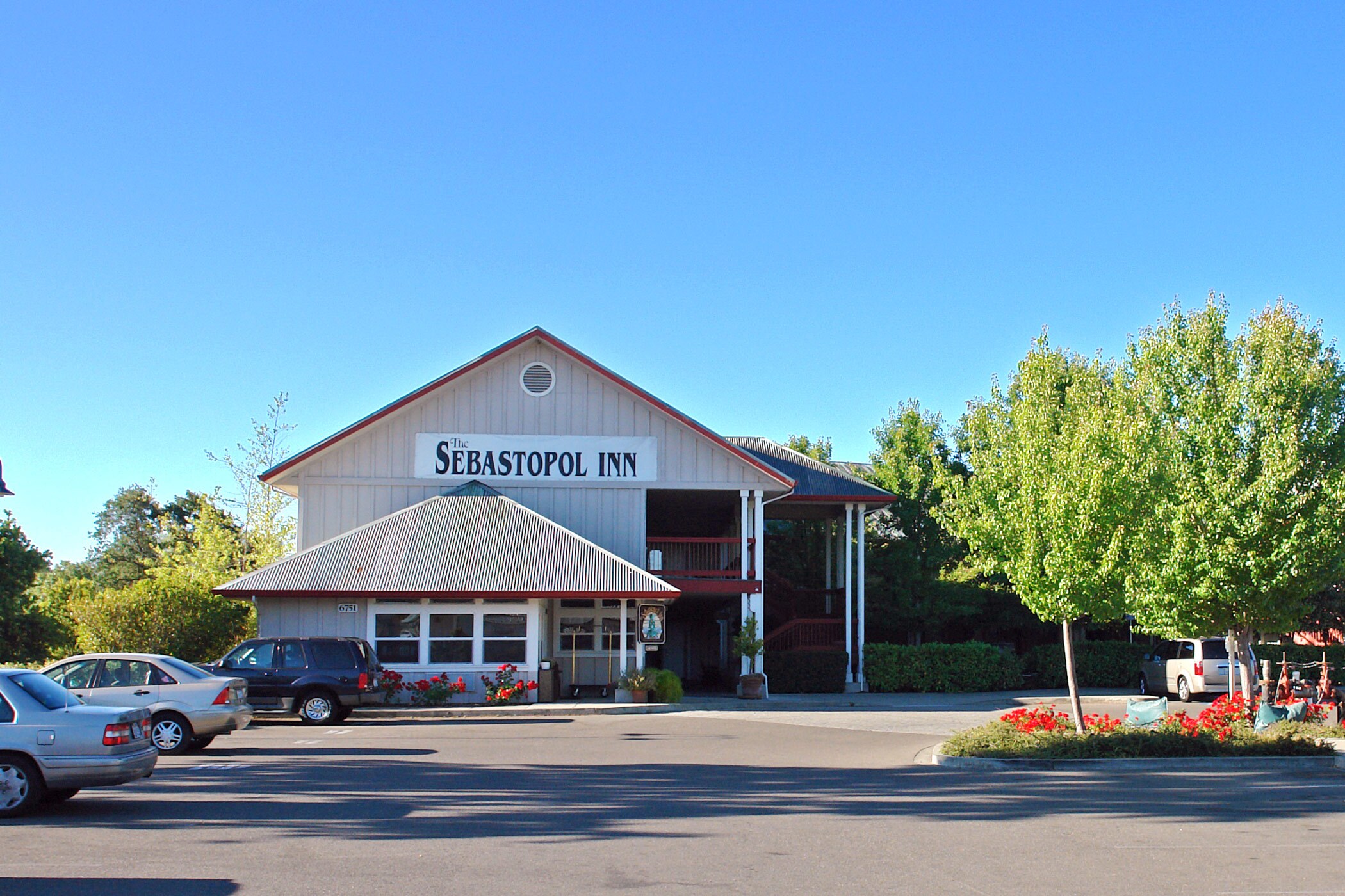 Sonoma County in California acquired the 31-room Sebastopol Inn in 2020 for $6.3 million through Project Homekey to convert to housing for the homeless during the COVID-19 pandemic. (CoStar)