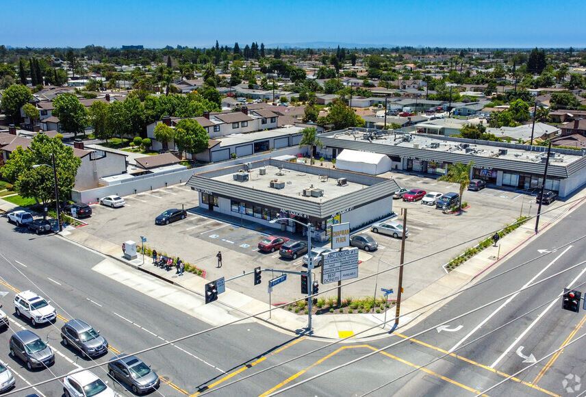 Investor Buys Stanton Shopping Center